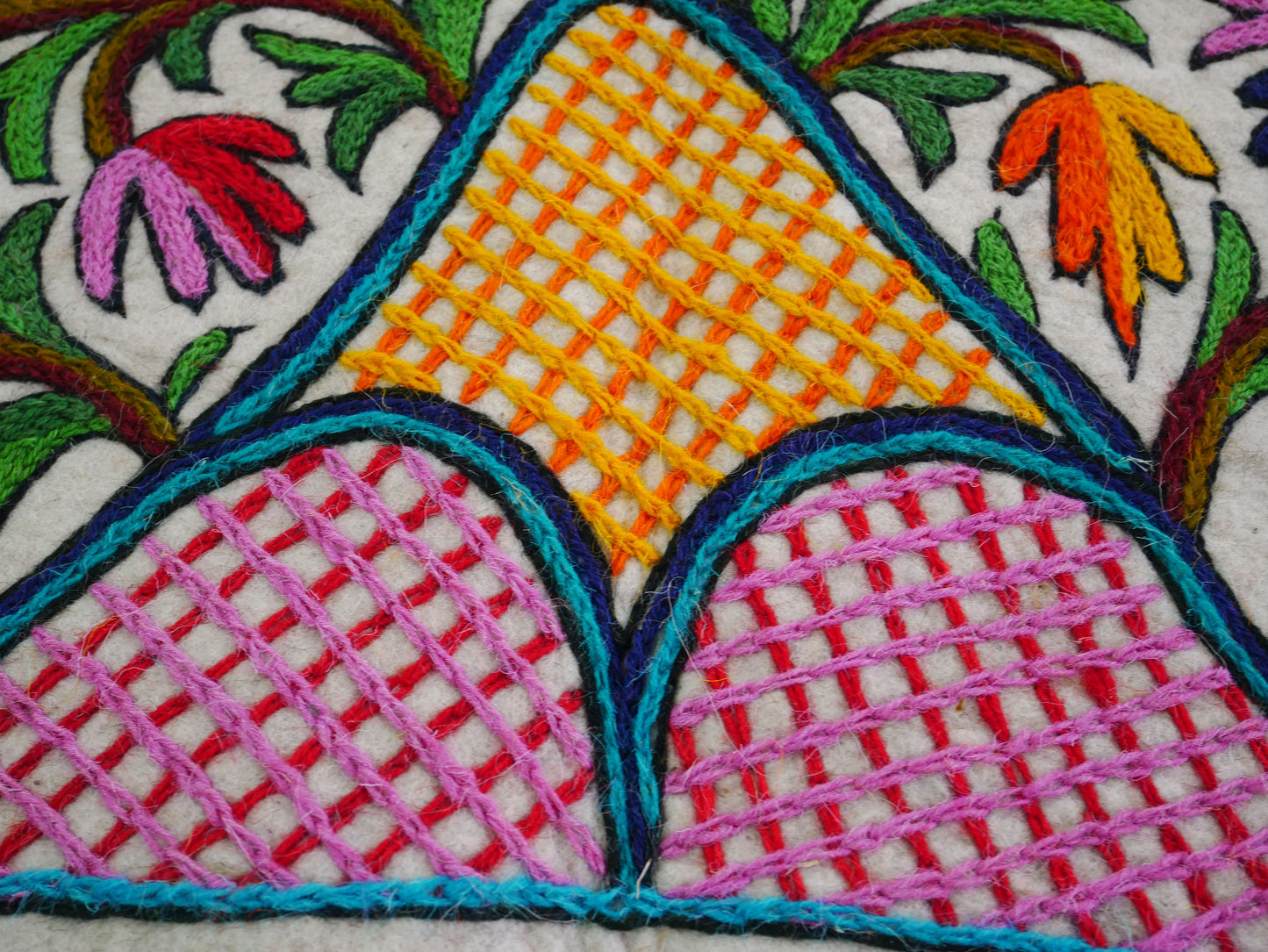 Large wool rug "Tree of life" | boho area rug - Indian floor rug | traditional Namda from Kashmir | felted wool rug 6x9 handmade embroidery - The Shanti Home