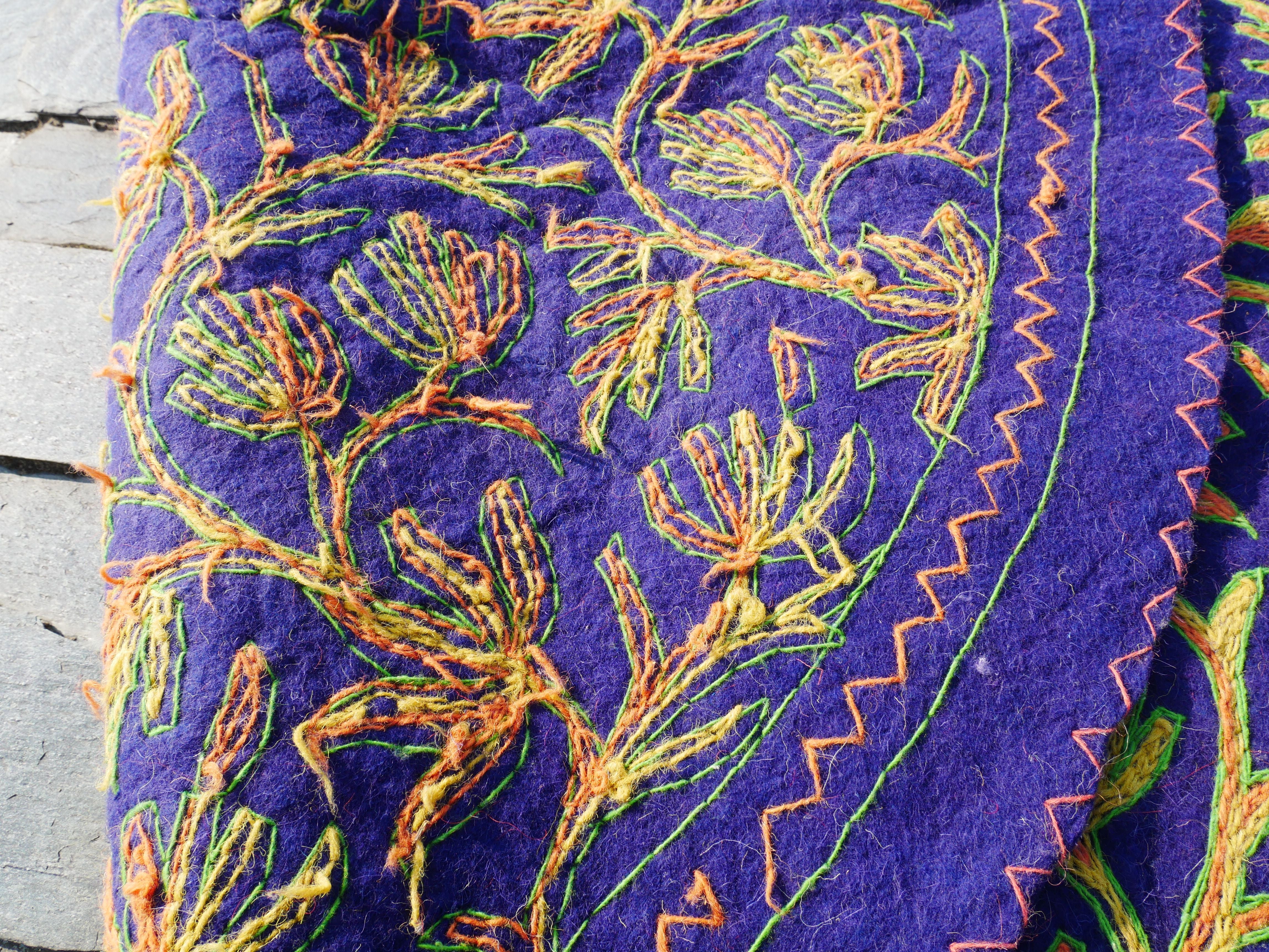 5ft Round Flower Namda Wool Rug | Hand-Felted & Embroidered | Boho Kashmiri Area Carpet