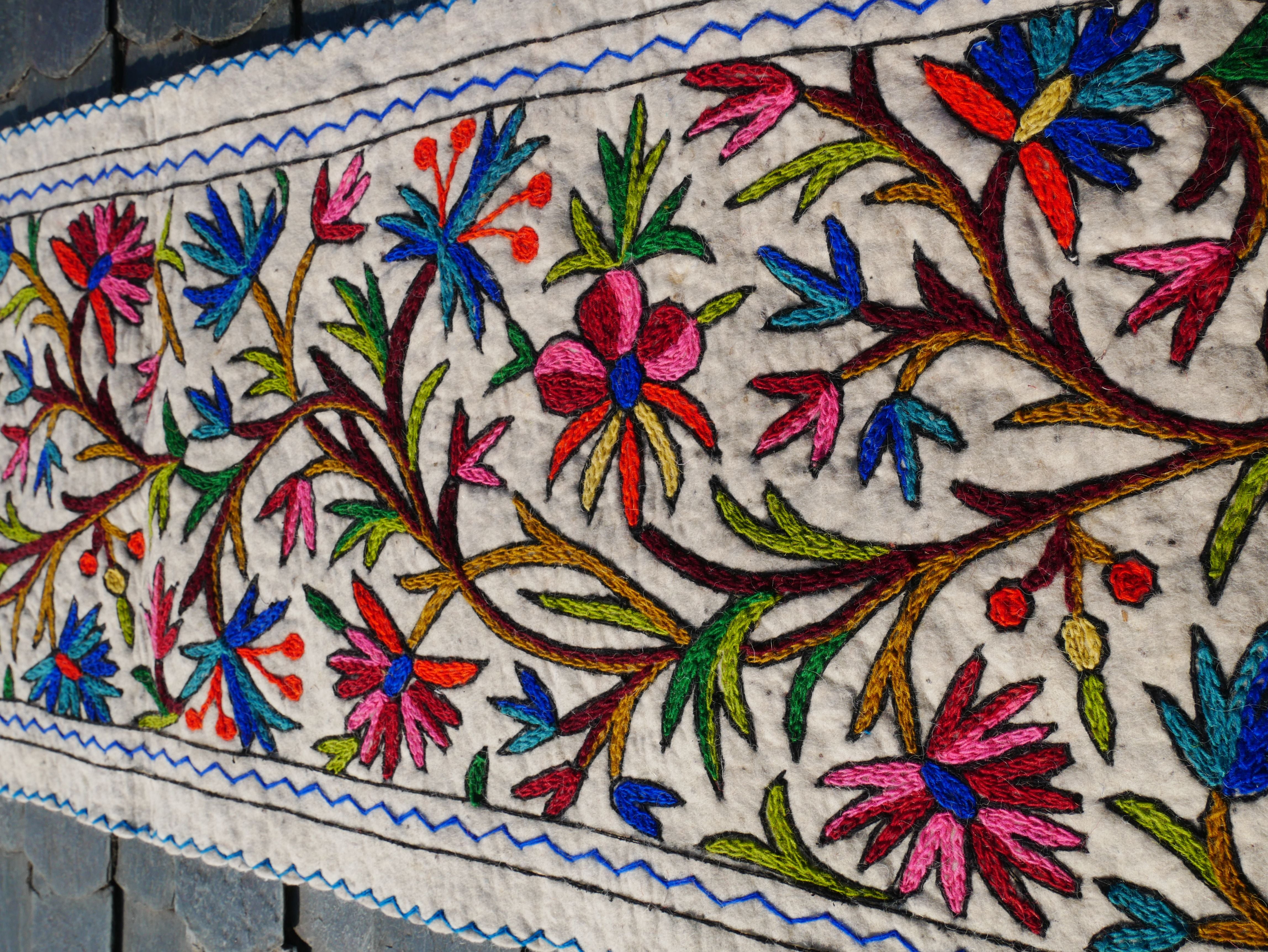 Alfombra de fieltro de lana 2x6 “Namda” | Alfombra de yoga y meditación bohemia | Tapete de Cachemira bordado a mano