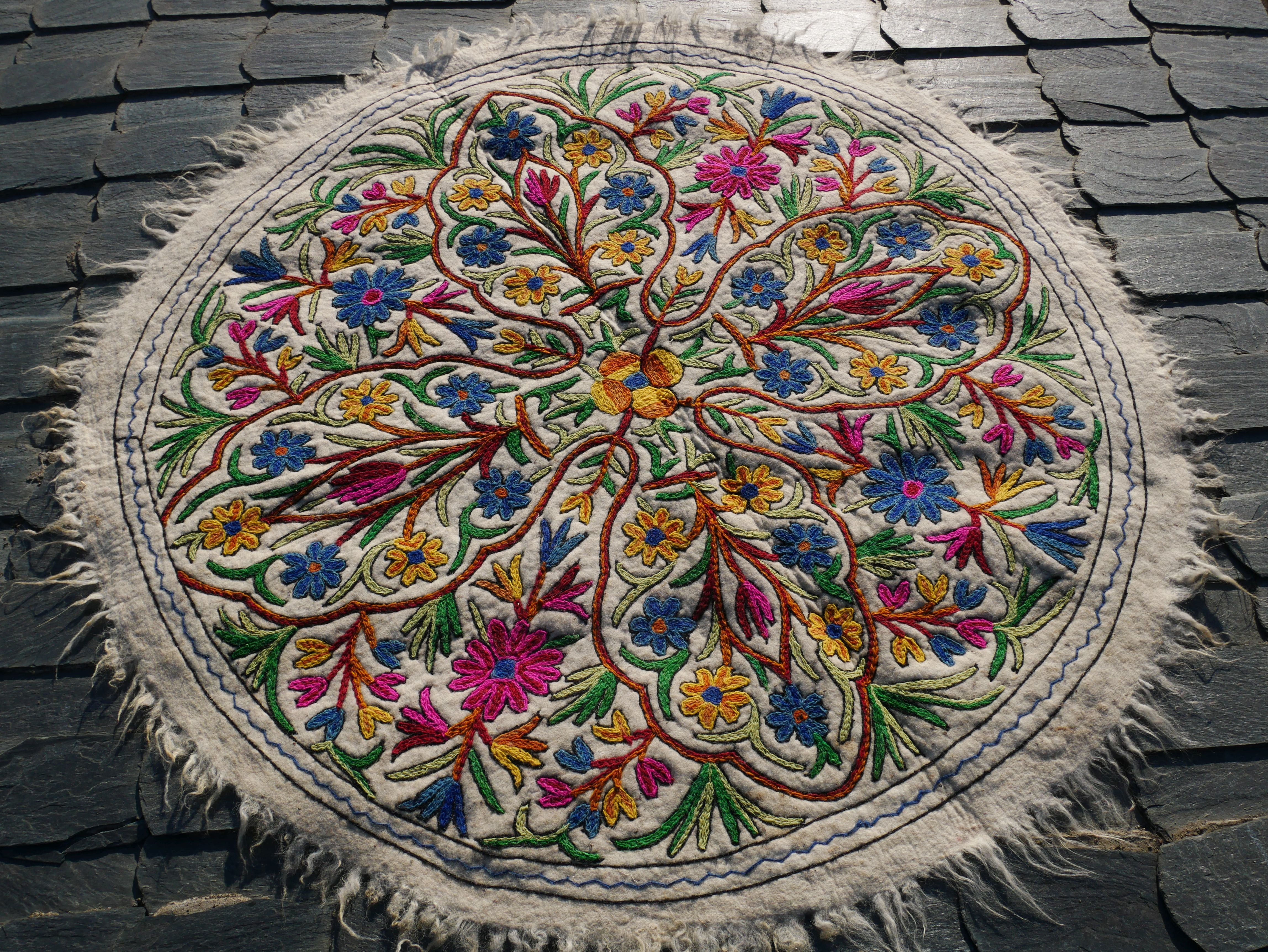 Alfombra Redonda de Lana de 1,5 m "Namda" | Bordado de Cachemira Hecho a Mano | Alfombra Boho Acogedora