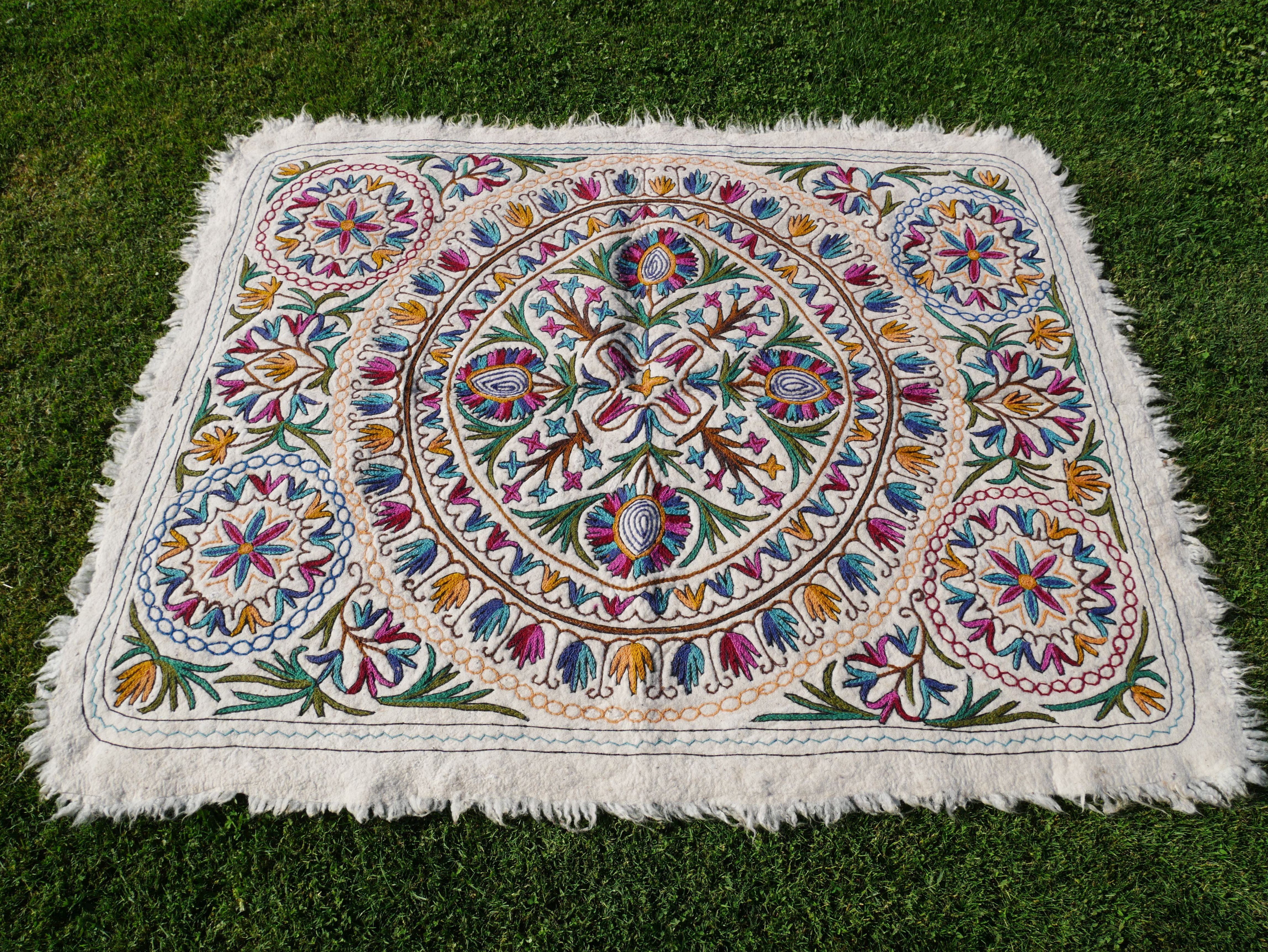 Hand-Felted 7x5 Flower Wool Rug "Namda" from Kashmir - Unique Floral Embroidery on Sheep Wool Felt Base - Boho Decor for Cozy Floors and Hippie Homes - The Shanti Home