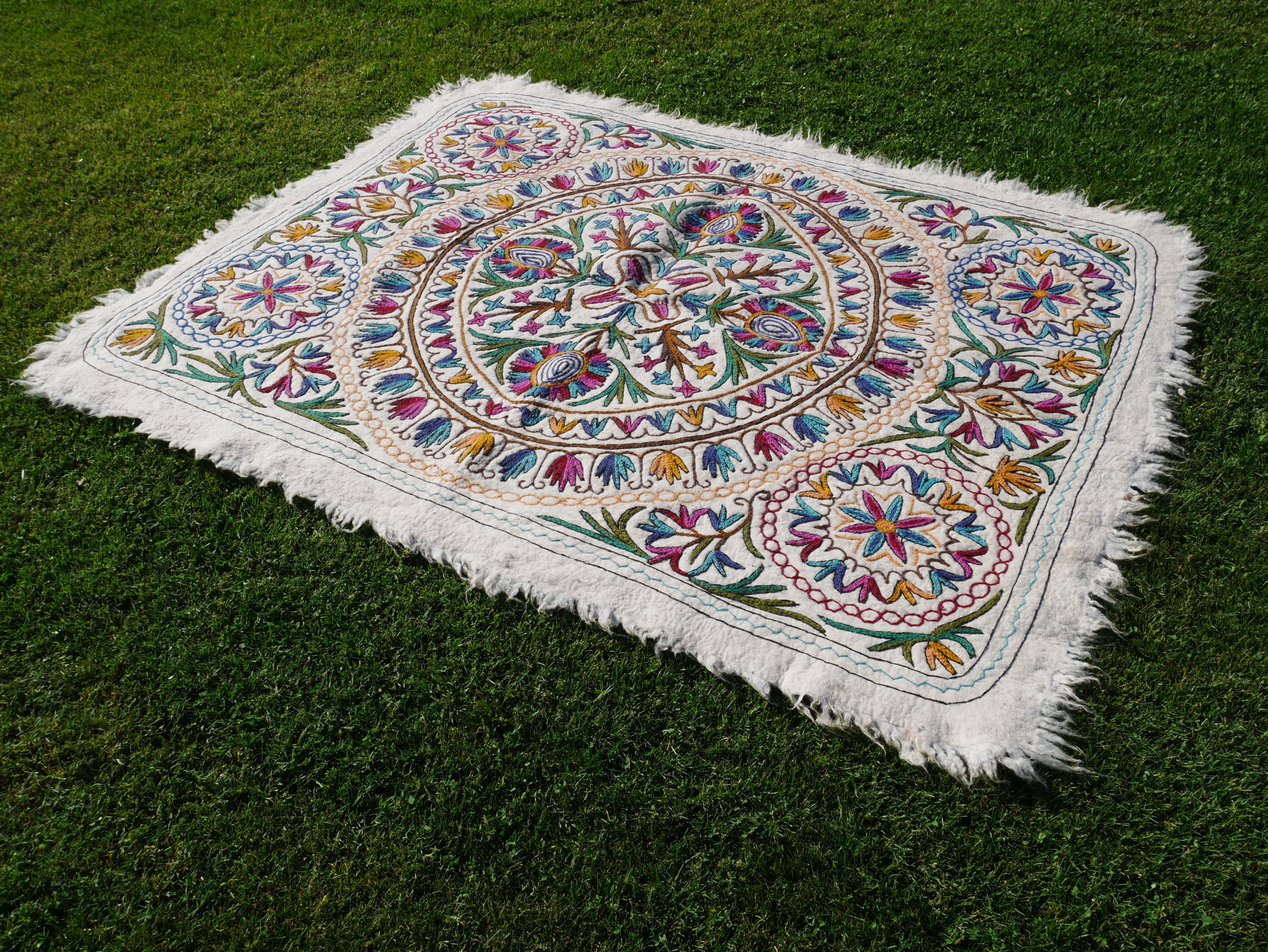 Hand-Felted 7x5 Flower Wool Rug "Namda" from Kashmir - Unique Floral Embroidery on Sheep Wool Felt Base - Boho Decor for Cozy Floors and Hippie Homes - The Shanti Home
