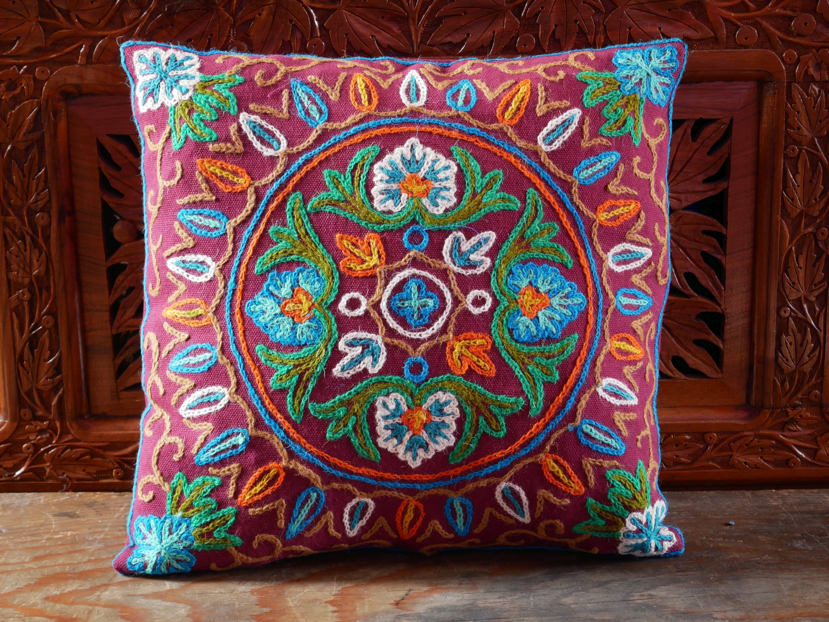 Fundas de almohada coloridas de Crewel de Cachemira: Hechas a mano por artesanos 16x16 pulgadas