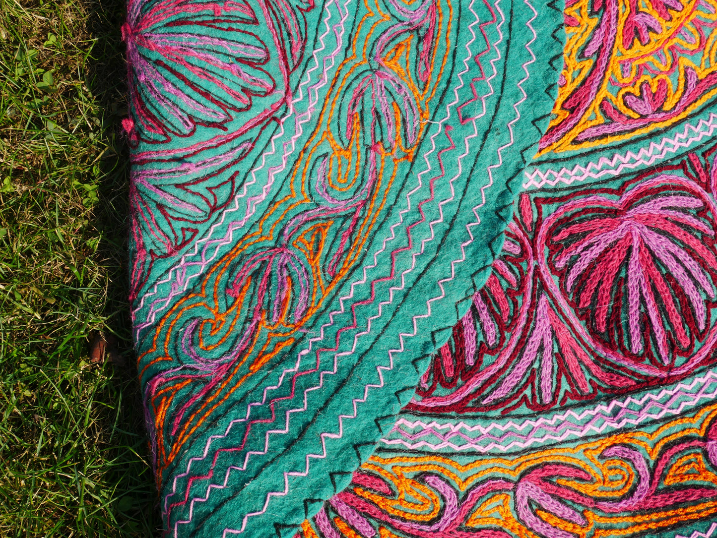 Kashmiri Namda rug 5ft - Mandala wool rug - boho area rug handfelted and embroidered - The Shanti Home