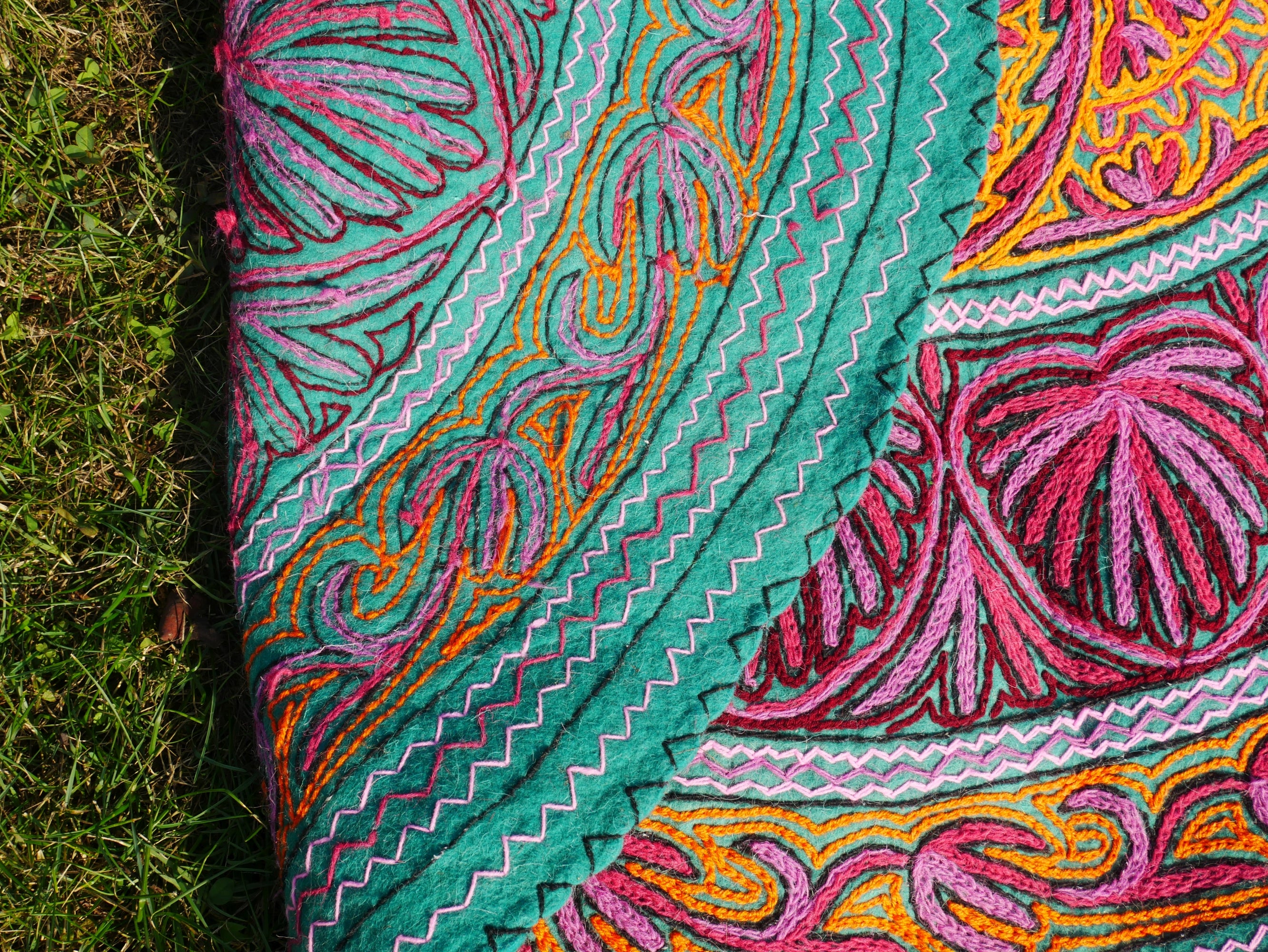 Kashmiri Namda rug 5ft - Mandala wool rug - boho area rug handfelted and embroidered - The Shanti Home
