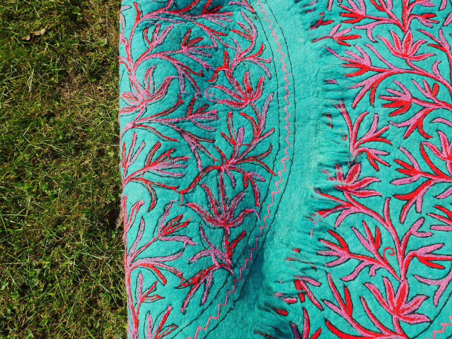 Kashmiri Namda rug 5ft - Mandala wool rug - boho area rug handfelted and embroidered - The Shanti Home