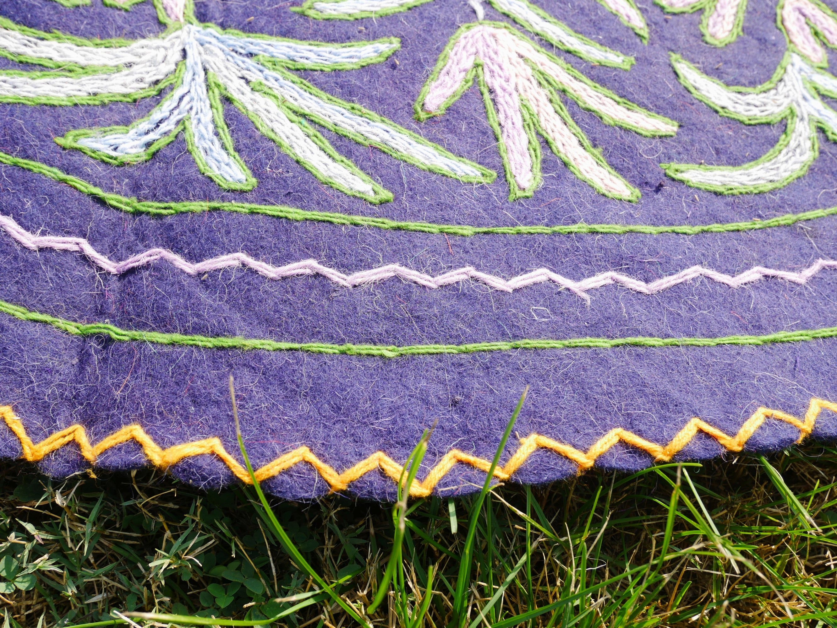 Kashmiri Namda rug 5ft - Mandala wool rug - boho area rug handfelted and embroidered