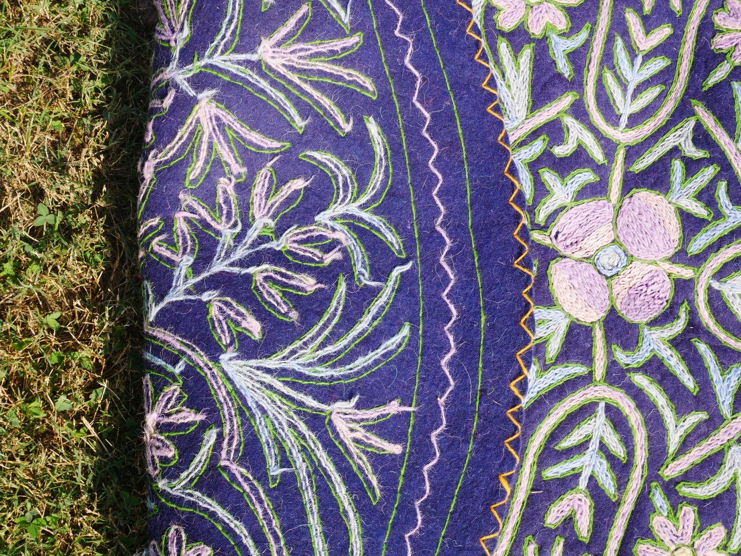 Kashmiri Namda rug 5ft - Mandala wool rug - boho area rug handfelted and embroidered