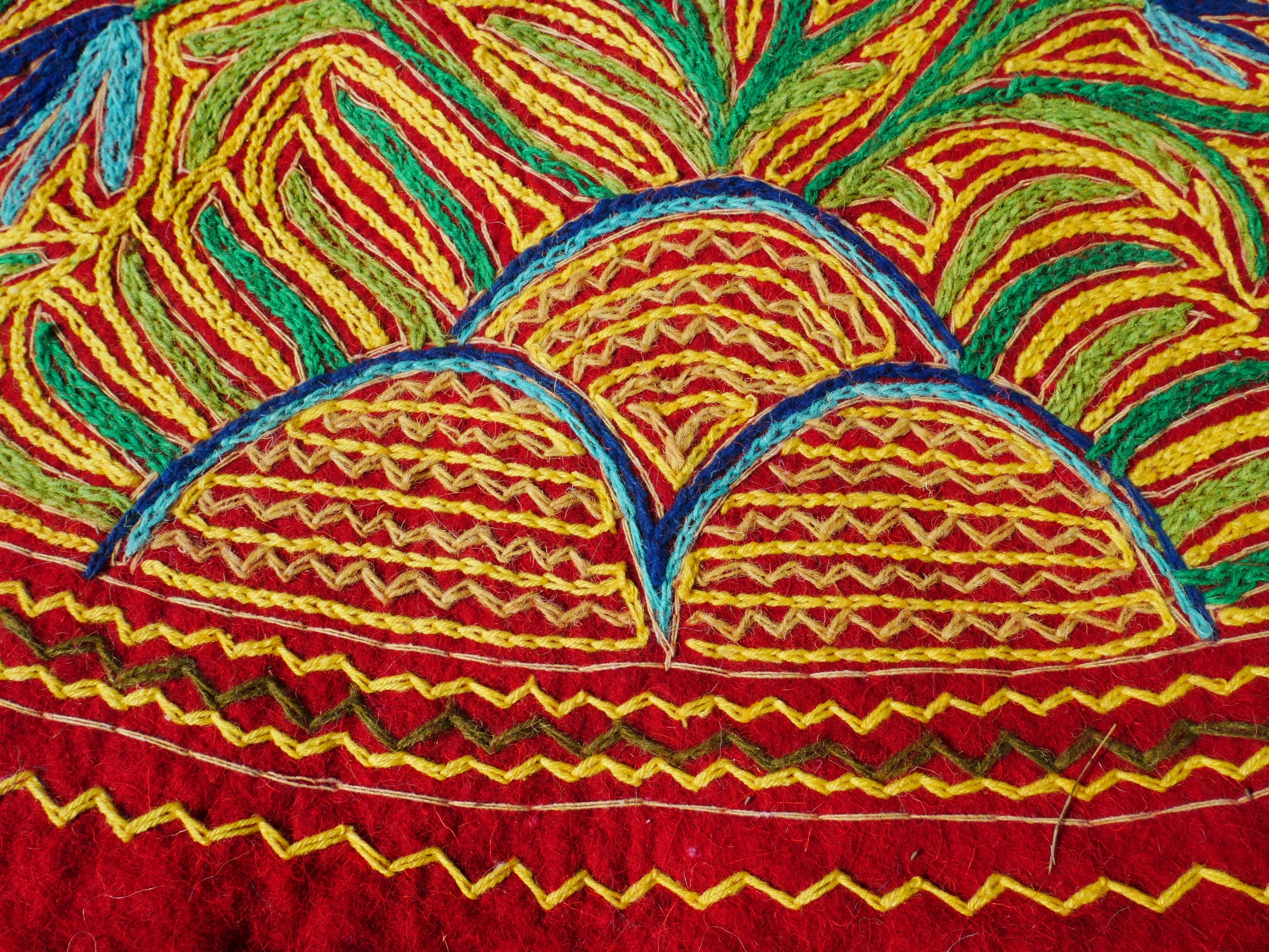 Alfombra Namda Artesanal de 5 pies | Lana Fieltrada a Mano y Bordada | Alfombra Redonda Boho de Cachemira