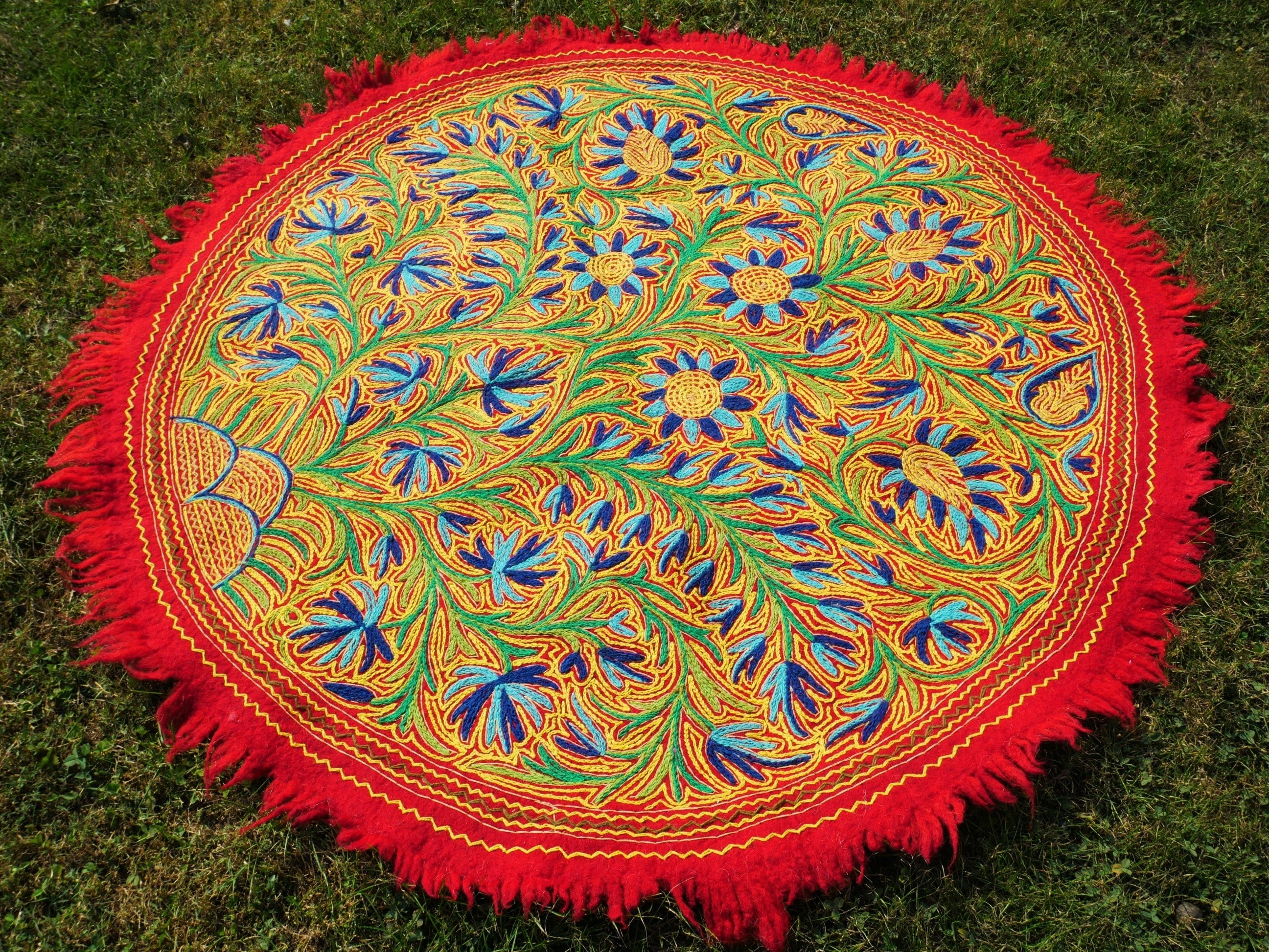 Alfombra Namda Artesanal de 5 pies | Lana Fieltrada a Mano y Bordada | Alfombra Redonda Boho de Cachemira