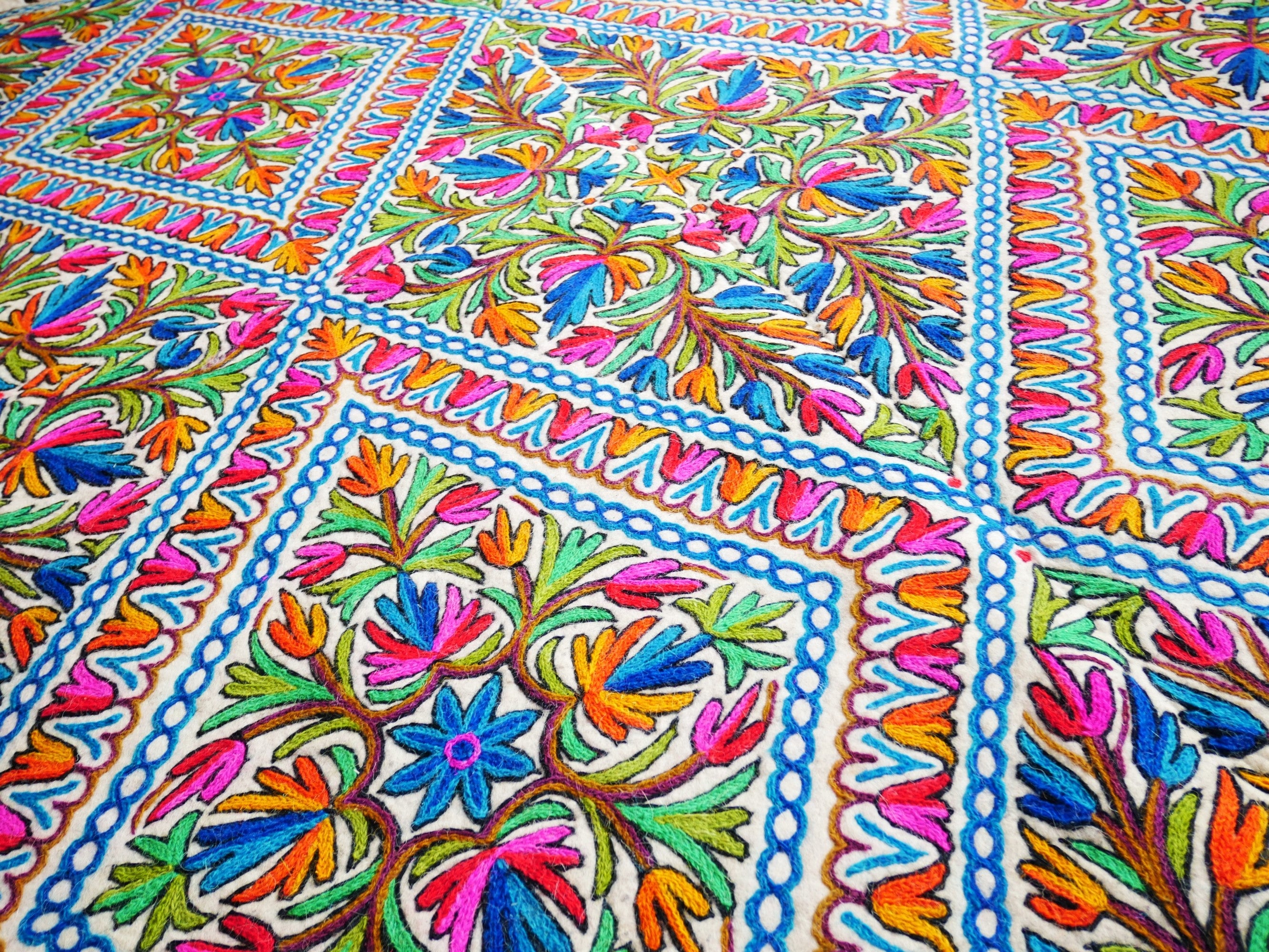 Himalayan Hues: Handmade Namda Wool Rug 6x9ft – Tradition and Warmth Infused with Kashmiri Charm! - The Shanti Home