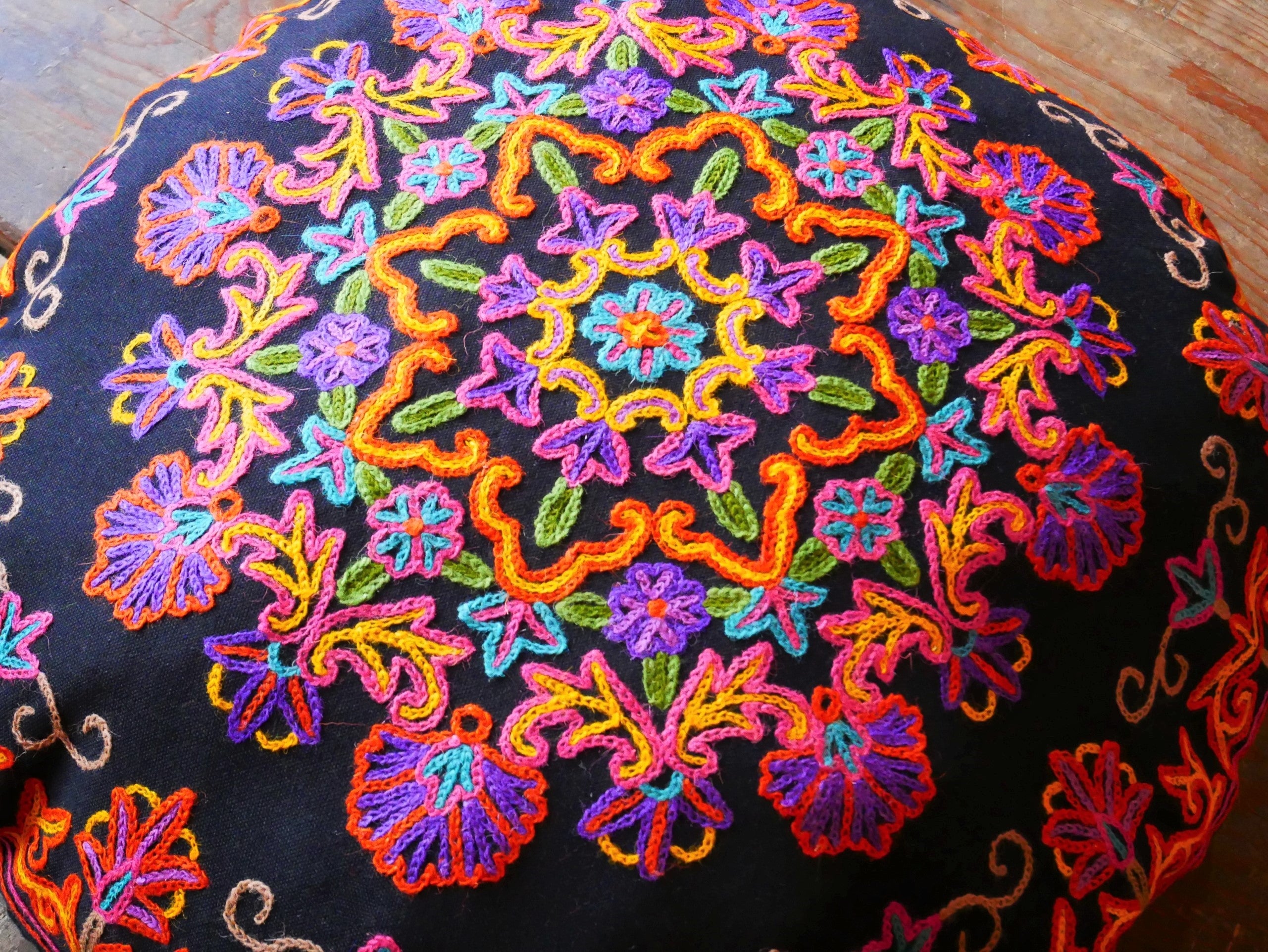 Kashmiri floor pillow "Shanti" | large meditation cushion - hand embroidered - cotton and wool