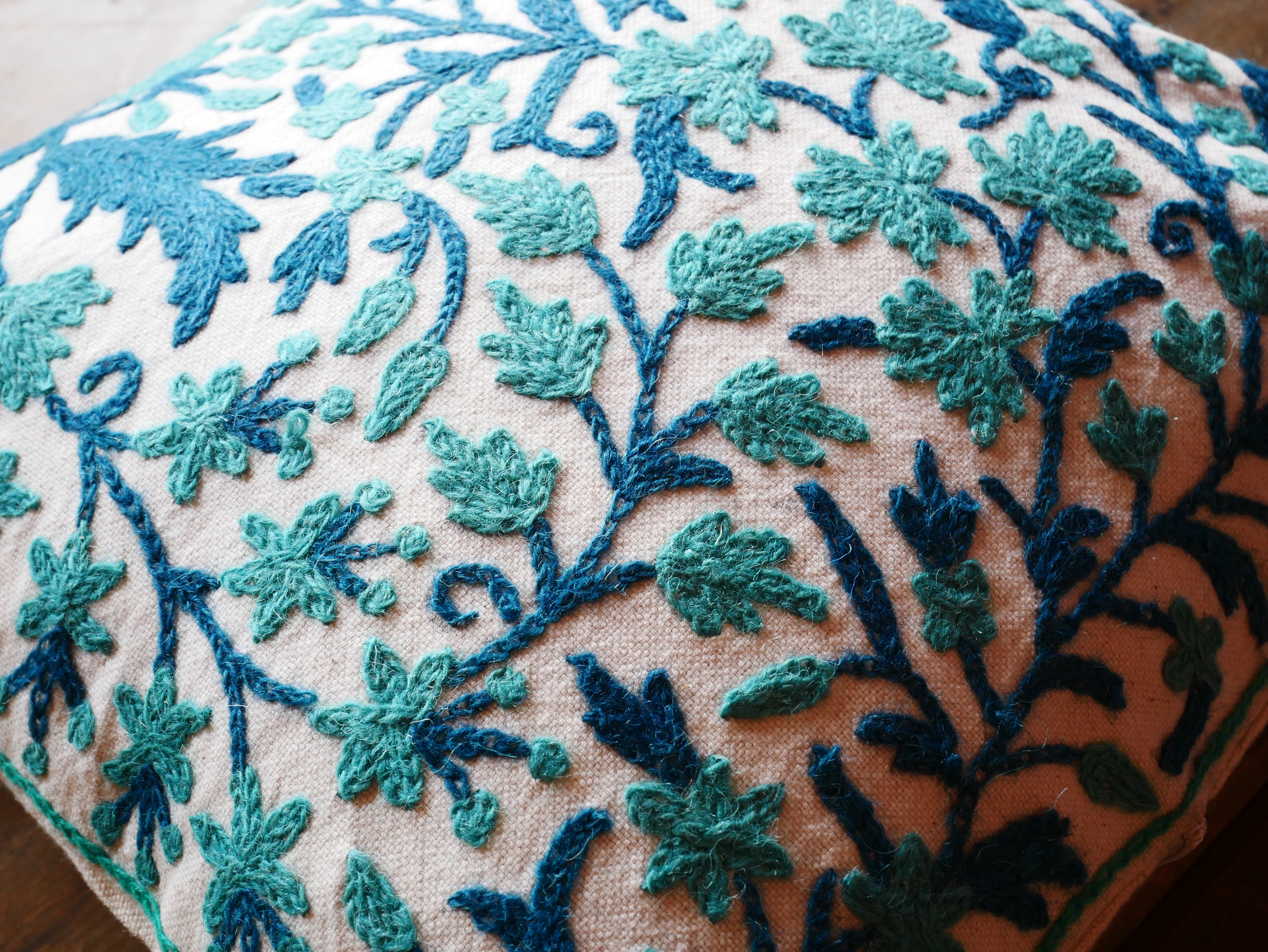 Almohada bordada Funda de cojín Kashmiri Crewel: Hecha a mano por artesanos 16x16 pulgadas