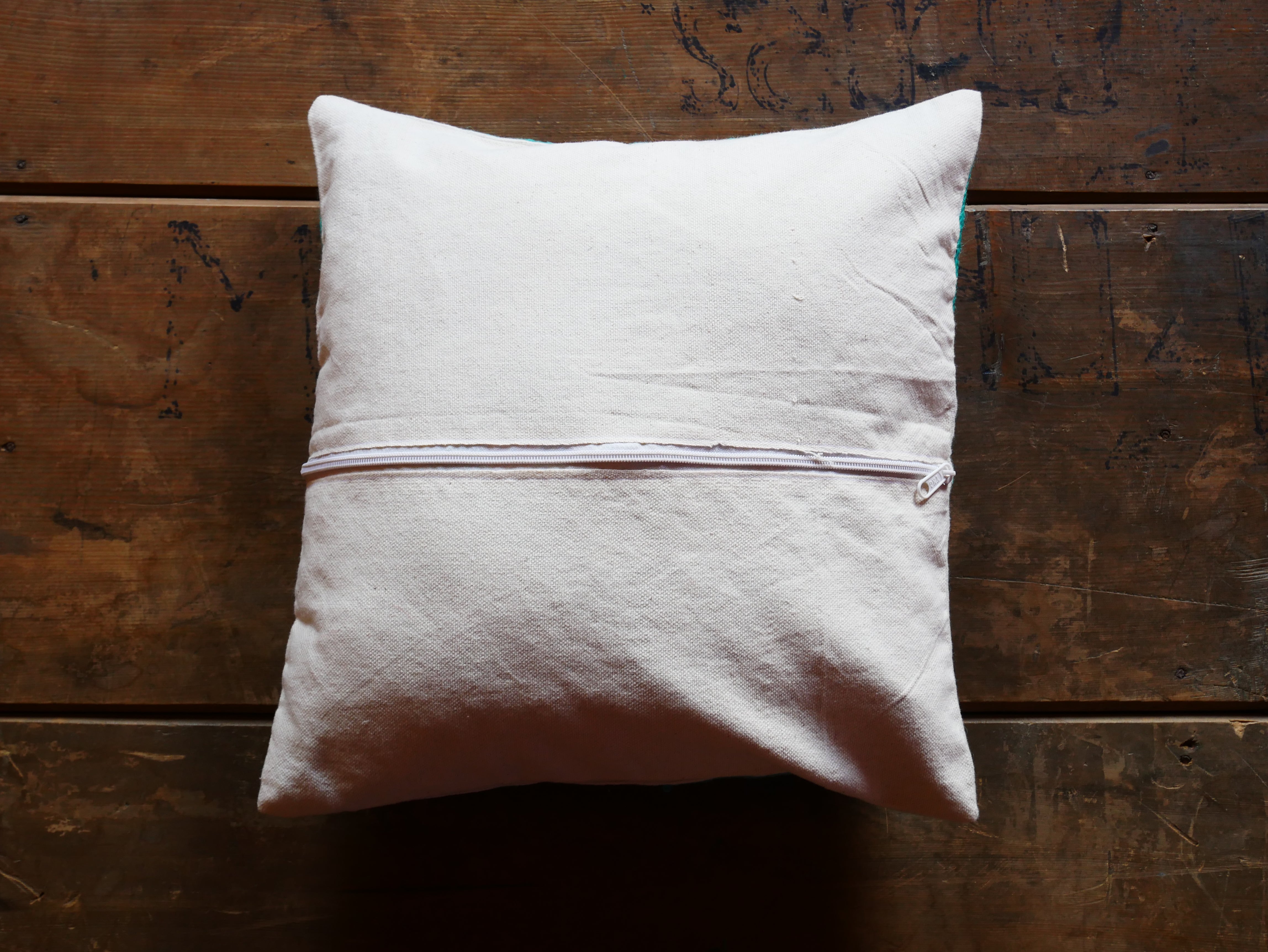 Almohada bordada Funda de cojín Kashmiri Crewel: Hecha a mano por artesanos 16x16 pulgadas