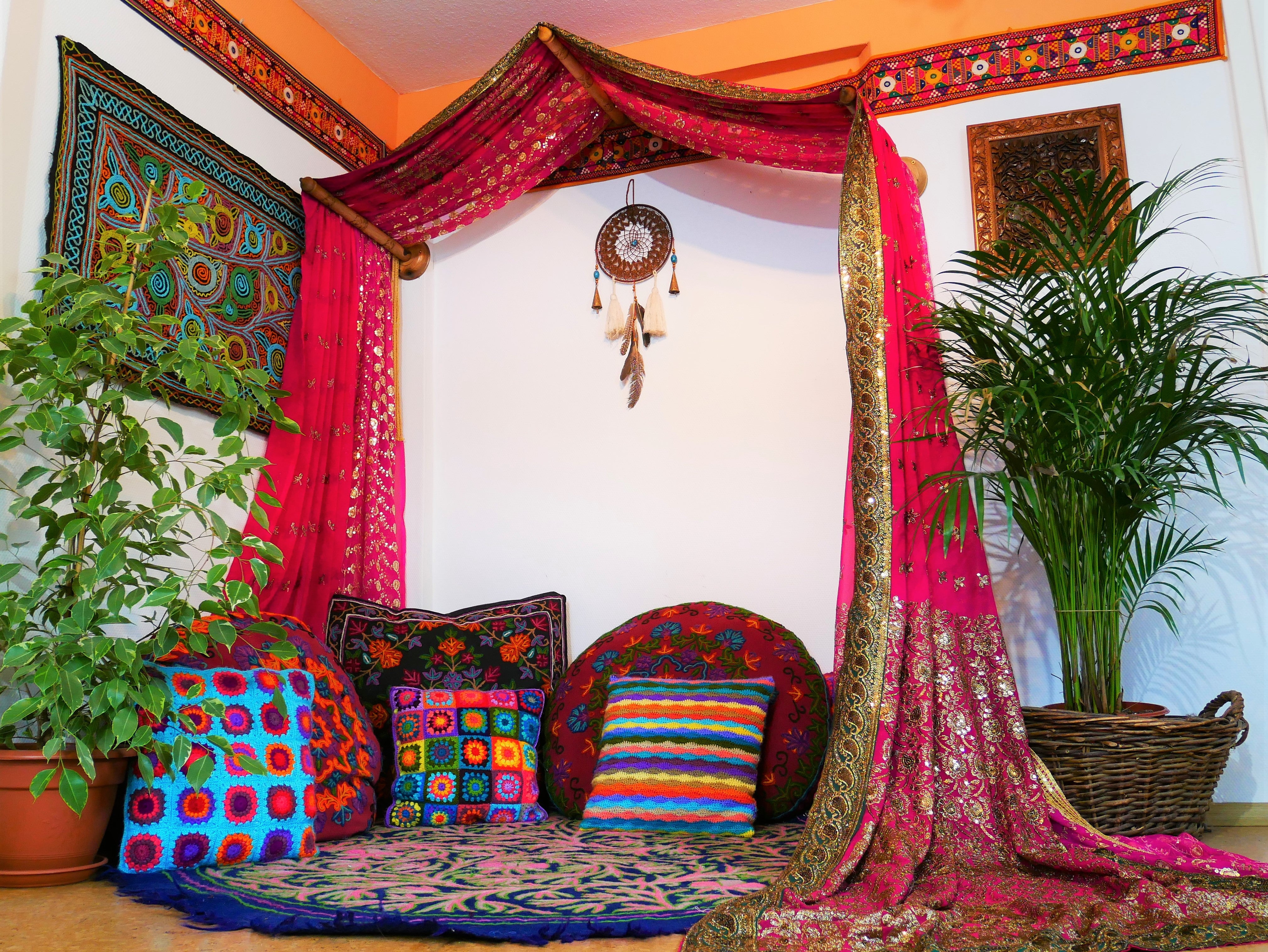 Dosel de cama bohemio - Estructura de dosel de sari hecha a medida con varillas de madera de nogal artesanales | Cortinas de cama - Espacio de meditación