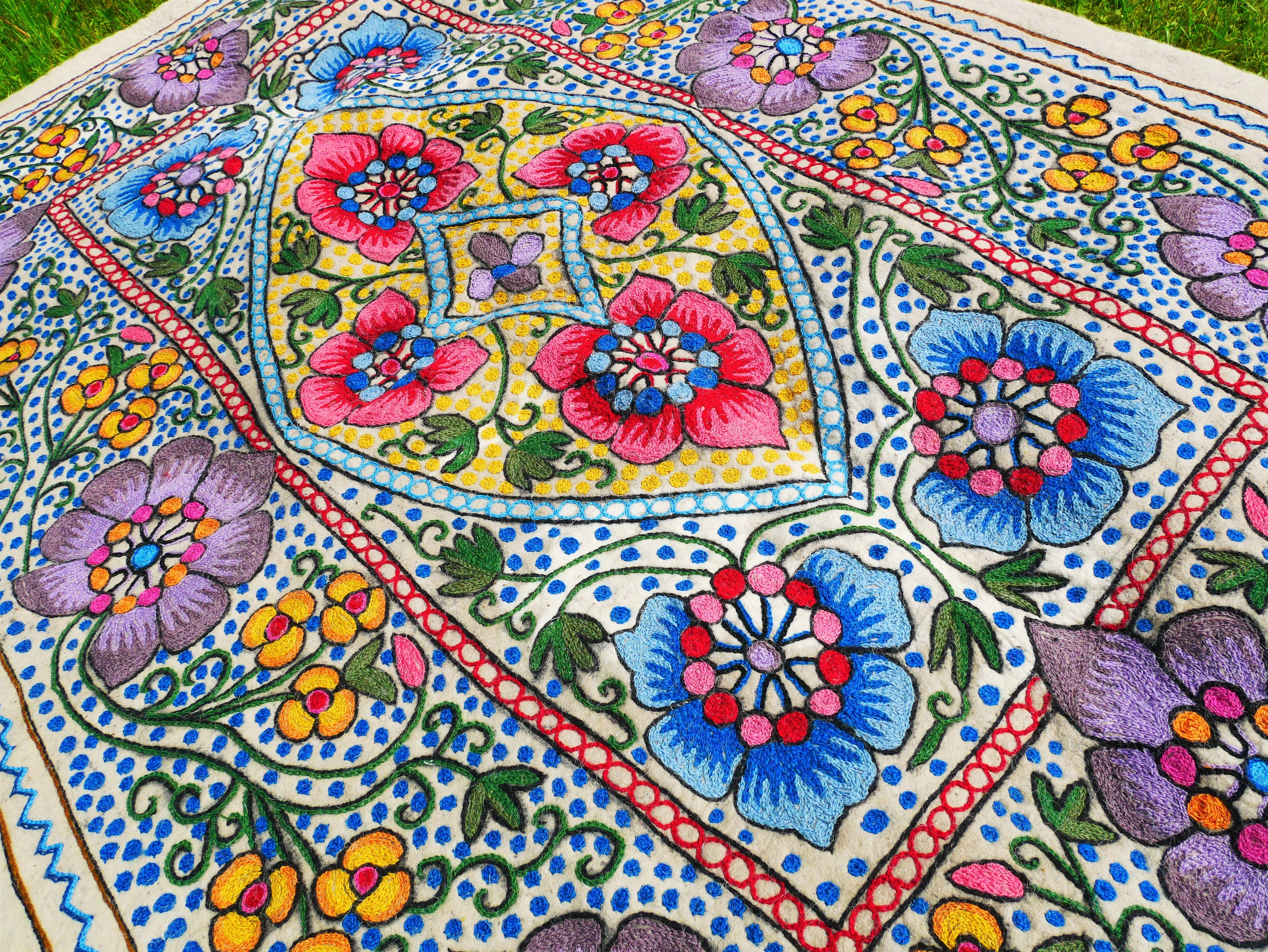 Felted wool rug "Himalayan flower" | colorful area rug "Namda" from Kashmir | floral embroidery on white 6x4 ' felt rug | bohemian - boho - The Shanti Home