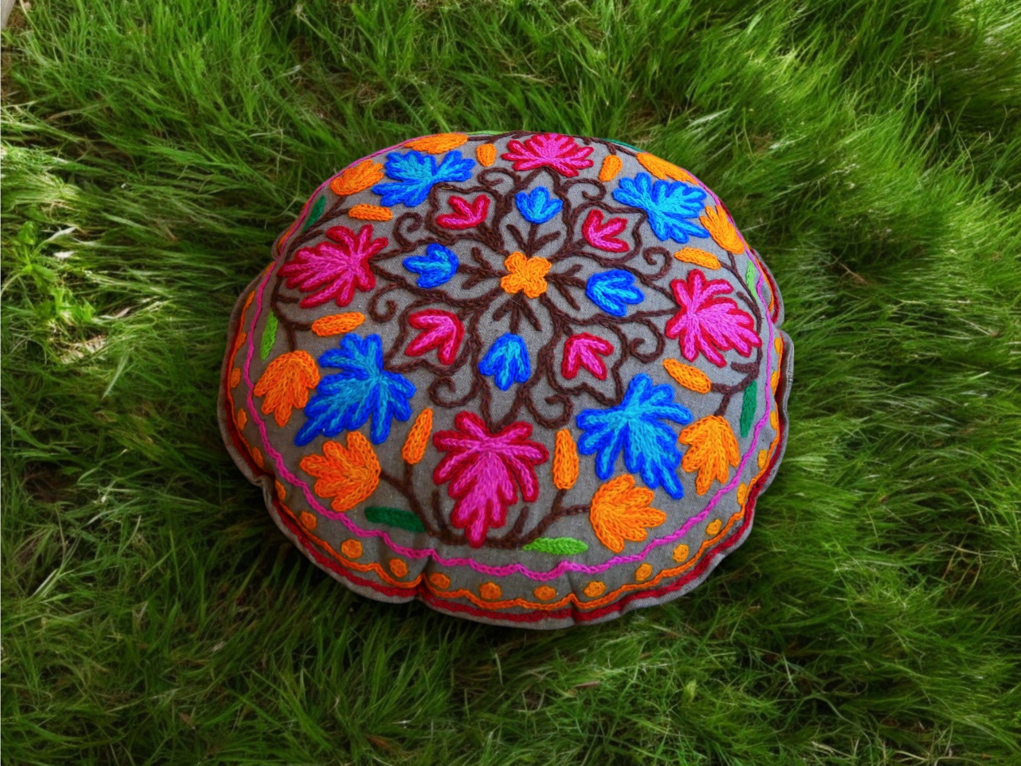 Kashmiri Bodenkissen "Shanti" runder Bodenkissenbezug | großes Meditationskissen - handbestickt - Kissenbezug