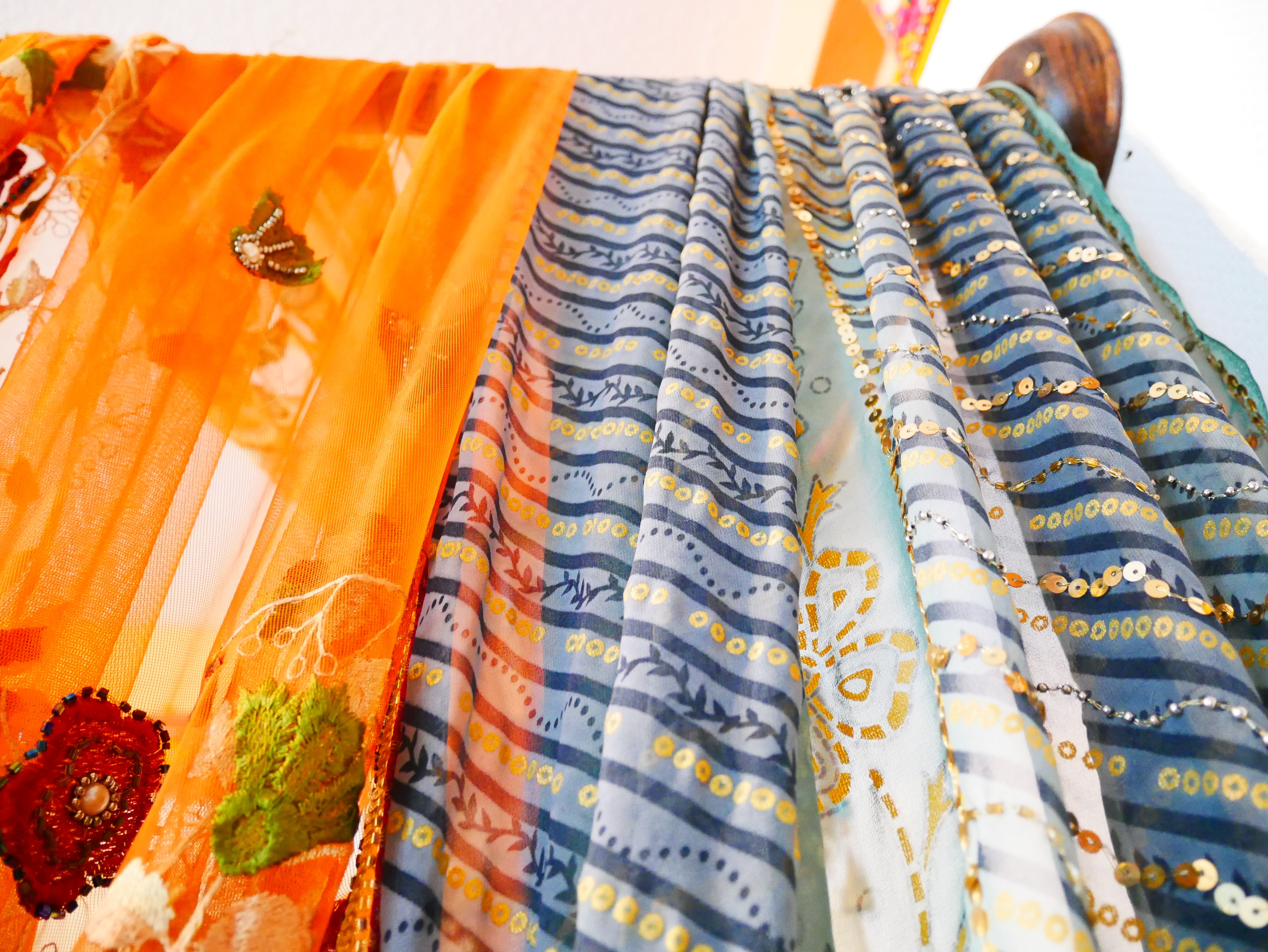 Dosel de cama de princesa - dosel de sari hecho a medida con varillas de madera de nogal hechas a mano | cortinas de cama - espacio de meditación