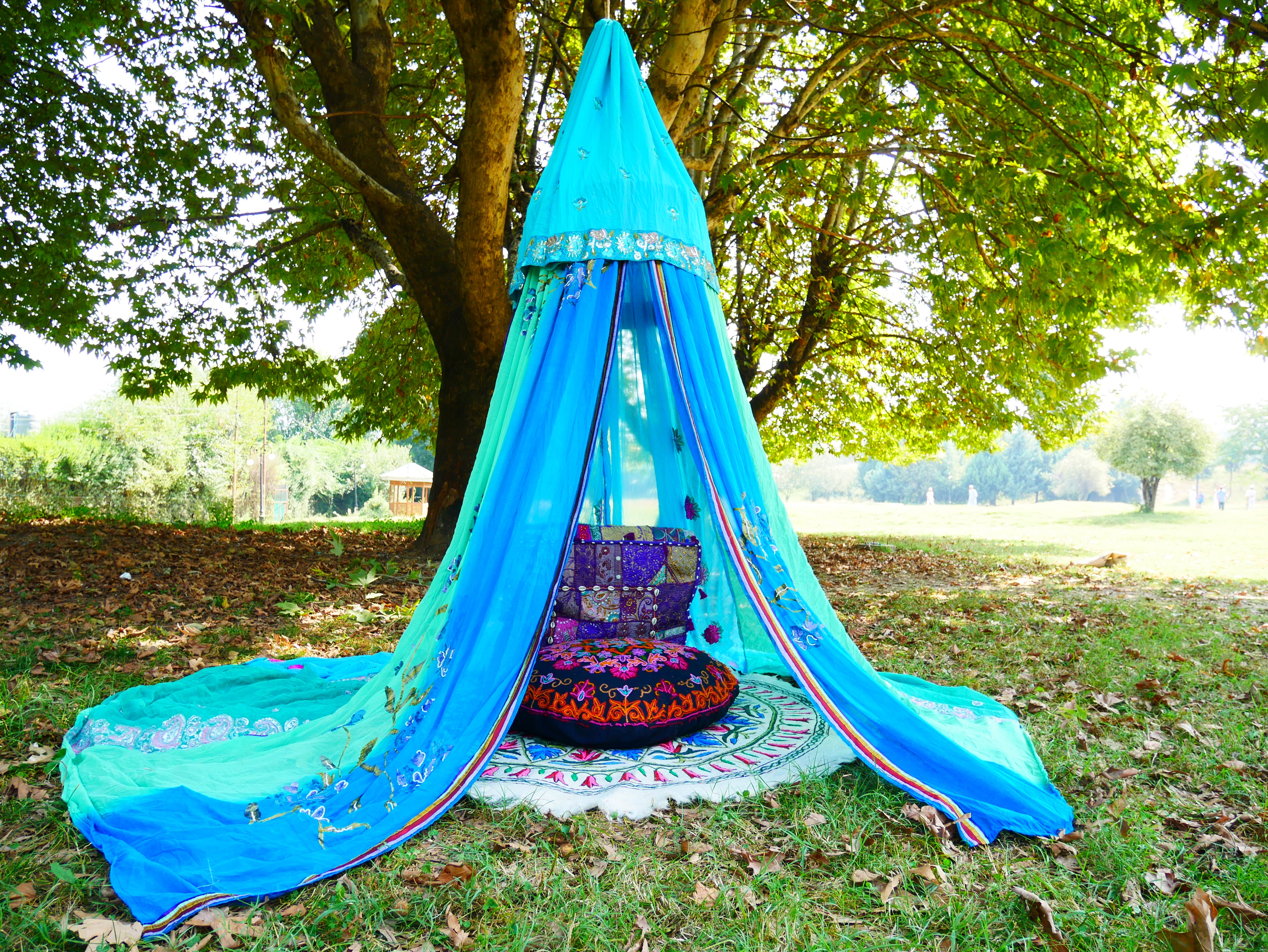 Toldo de sari - tienda de interior - dosel de cama | telón de fondo para boda bohemia | decoración hippie india - área de asientos en el suelo | sala de meditación - glamping