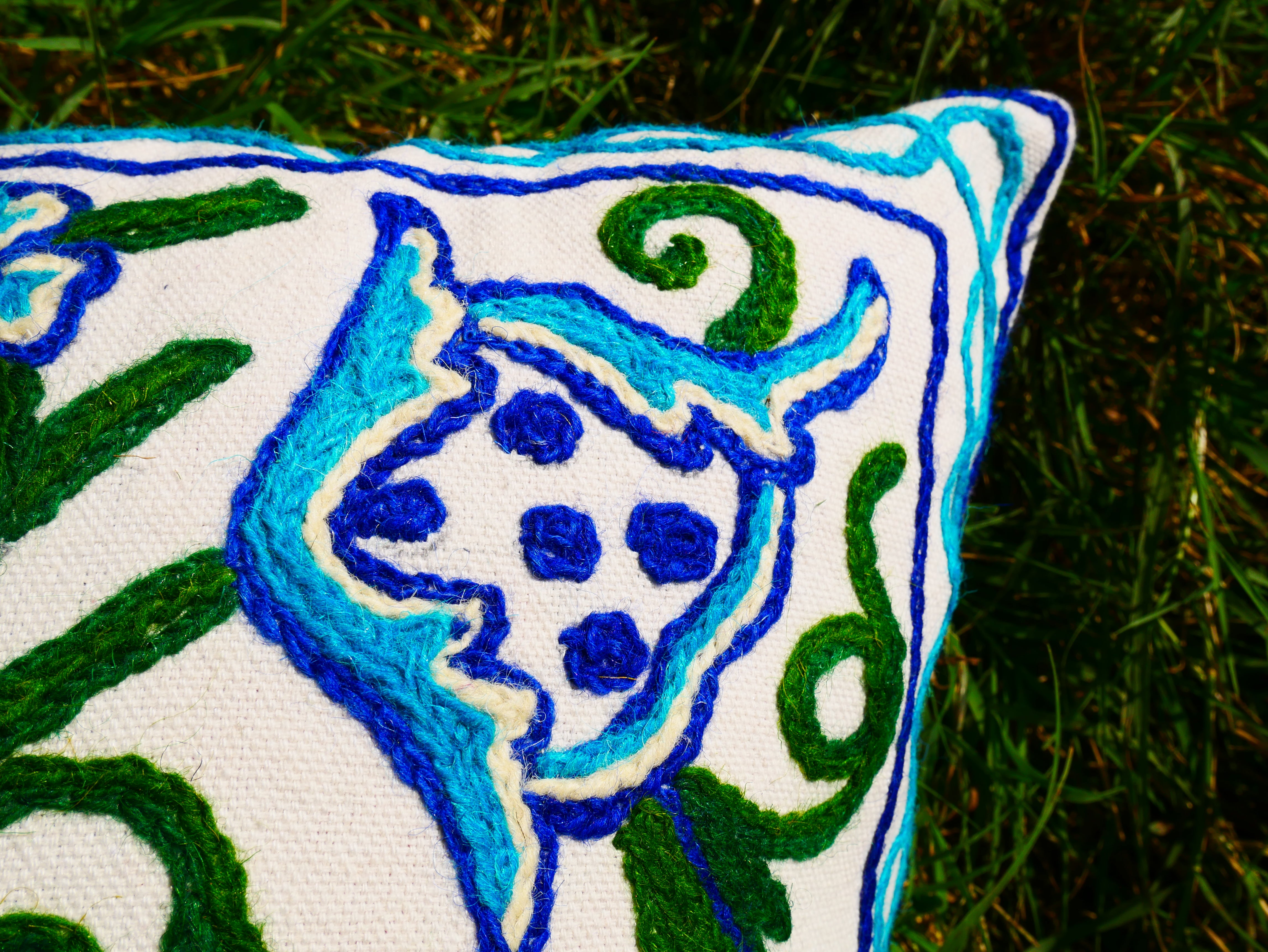 Kashmiri Embroidery pillow "Duanz Dar" Crewel Pillow Covers: Handcrafted by Artisans 16x16 inches