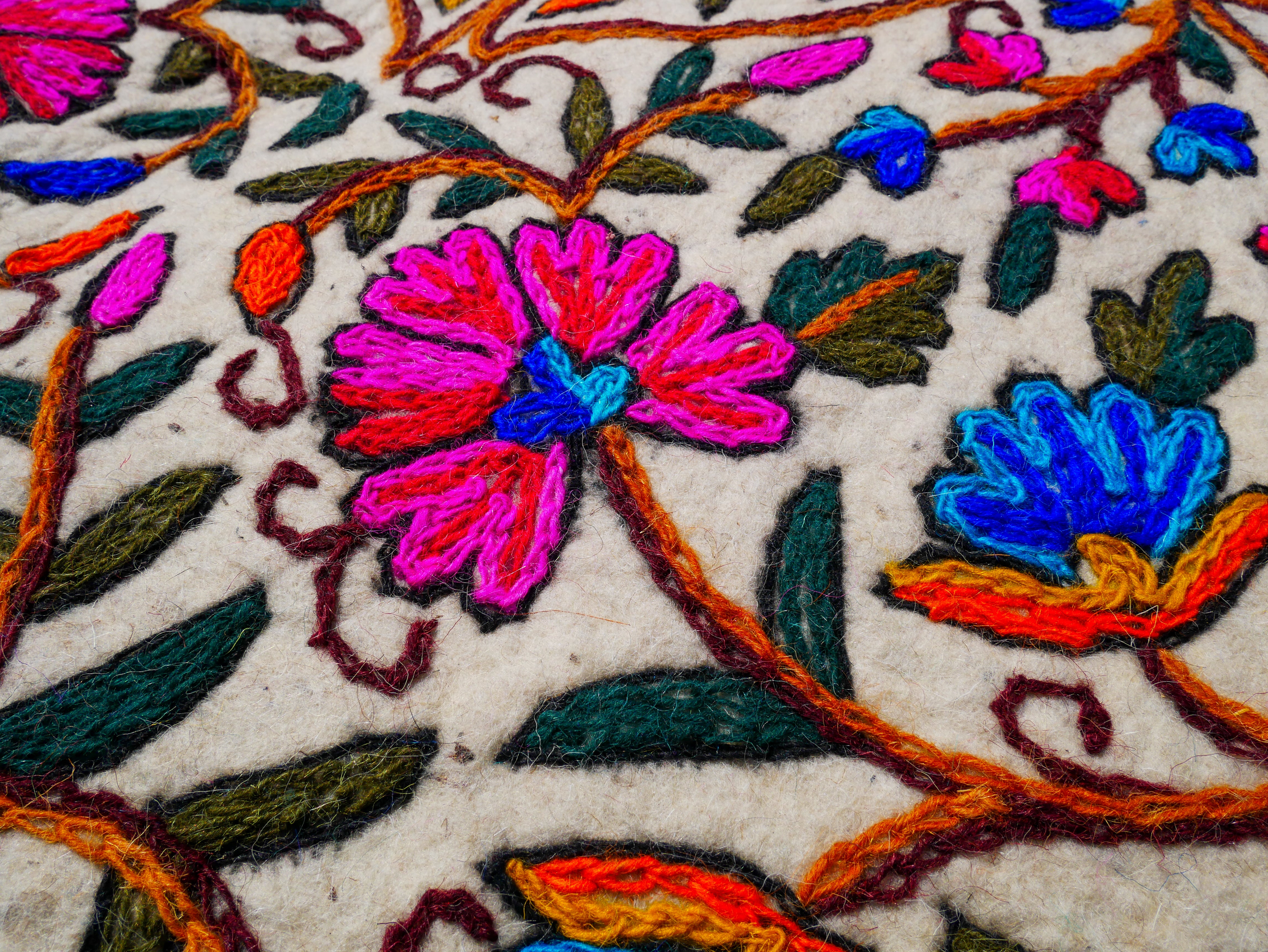 Alfombra artesanal de Cachemira, Namda afieltrado a mano de Cachemira | Alfombra de área bohemia bordada floral