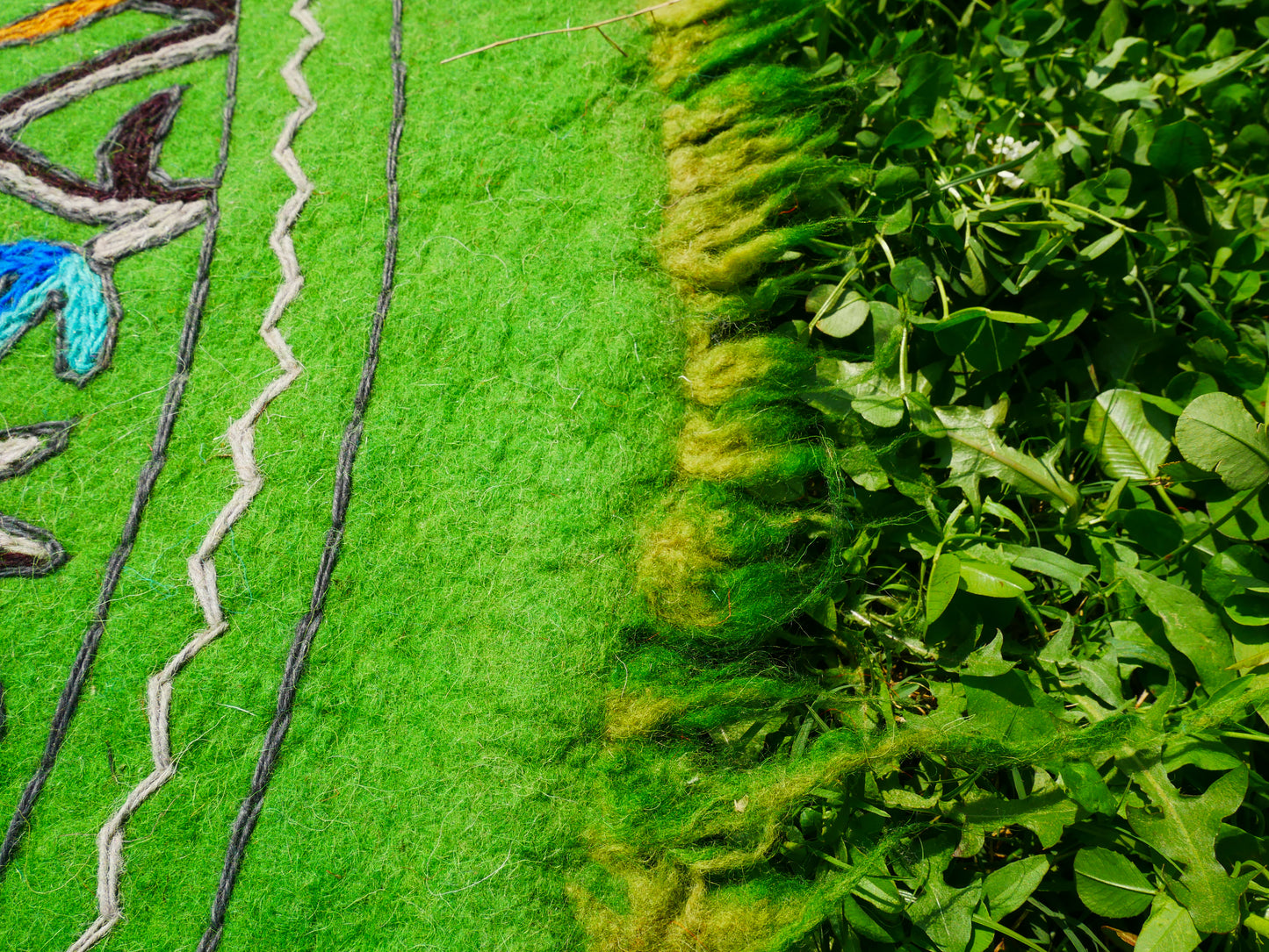 Kashmiri wool rug - green round "Namda" rug - hand felted and embroidered floor rug from India | 6 ft boho area rug -