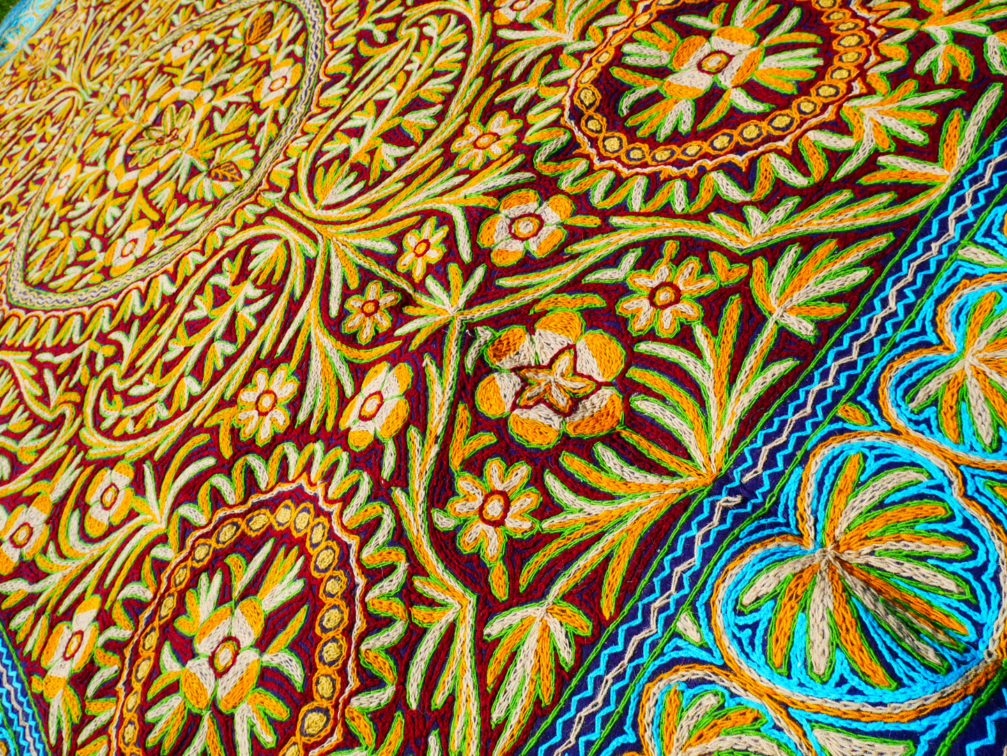 Wool rug Kashmiri "Namda" 6*10 traditional hand felted - floral embroidery | bohemian area rug from the Himalayas