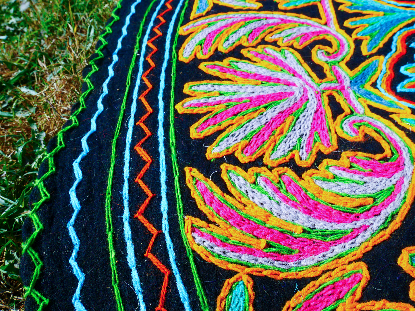 Round Wool Rug 5ft “Charcoal & Pink Mandala” | Hand-Felted Namda | Boho Kashmir Floor Art