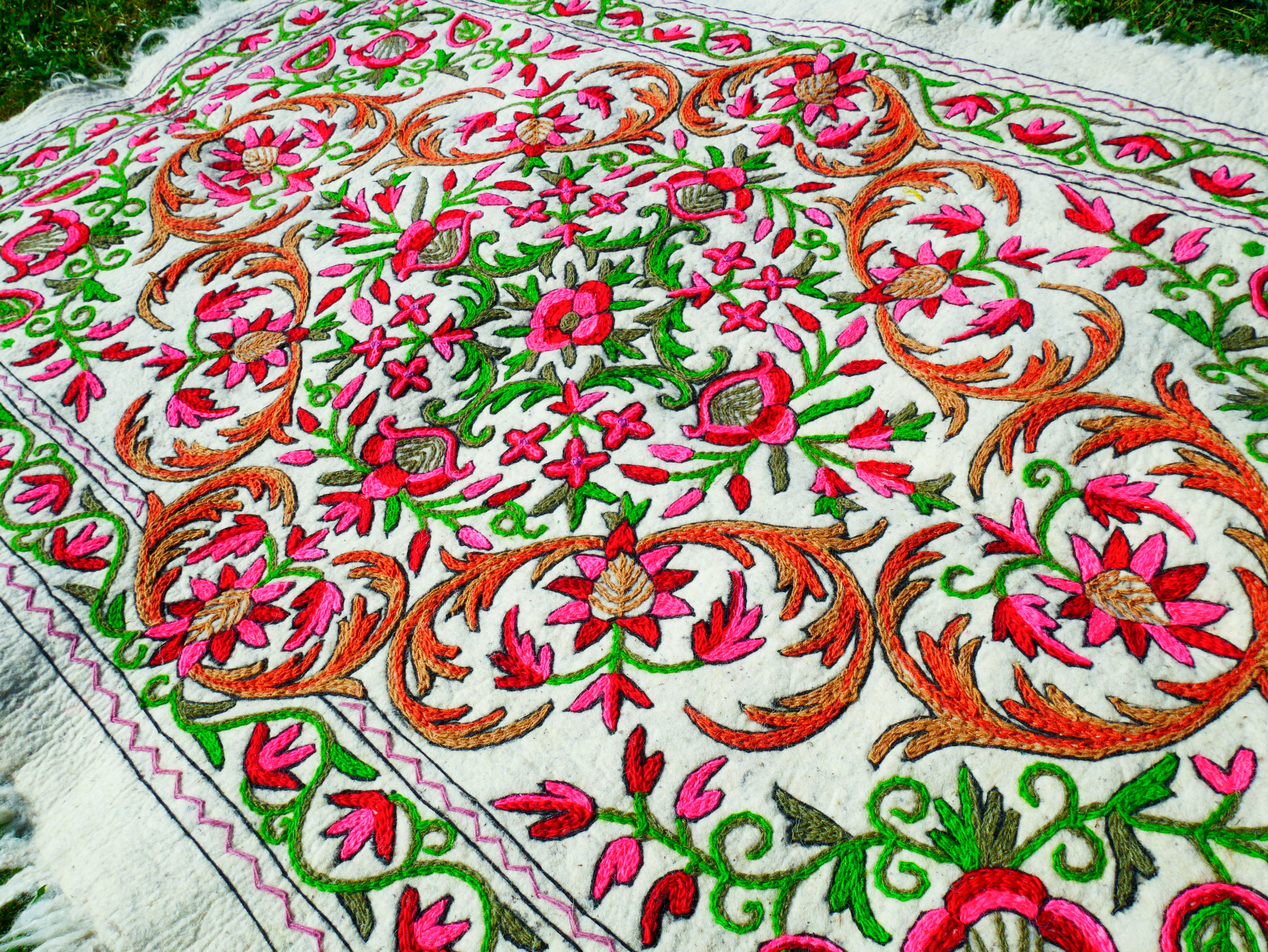 Alfombra artesanal de Cachemira, Namda afieltrado a mano de Cachemira | Alfombra de área bohemia bordada floral