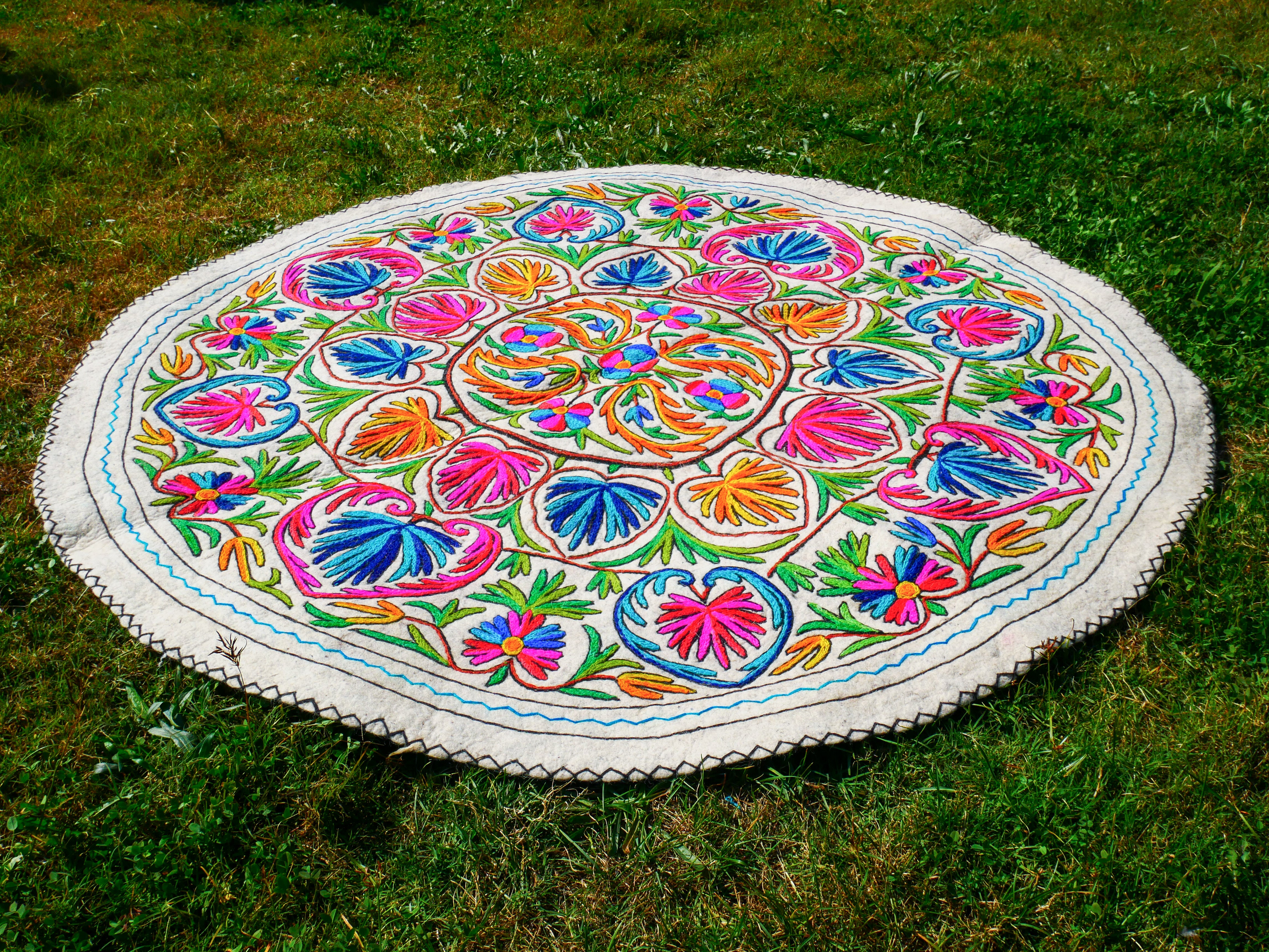 Alfombra de lana redonda de fieltro a mano de 1,83 m | Namda tradicional de Cachemira | Alfombra de piso bordada estilo bohemio