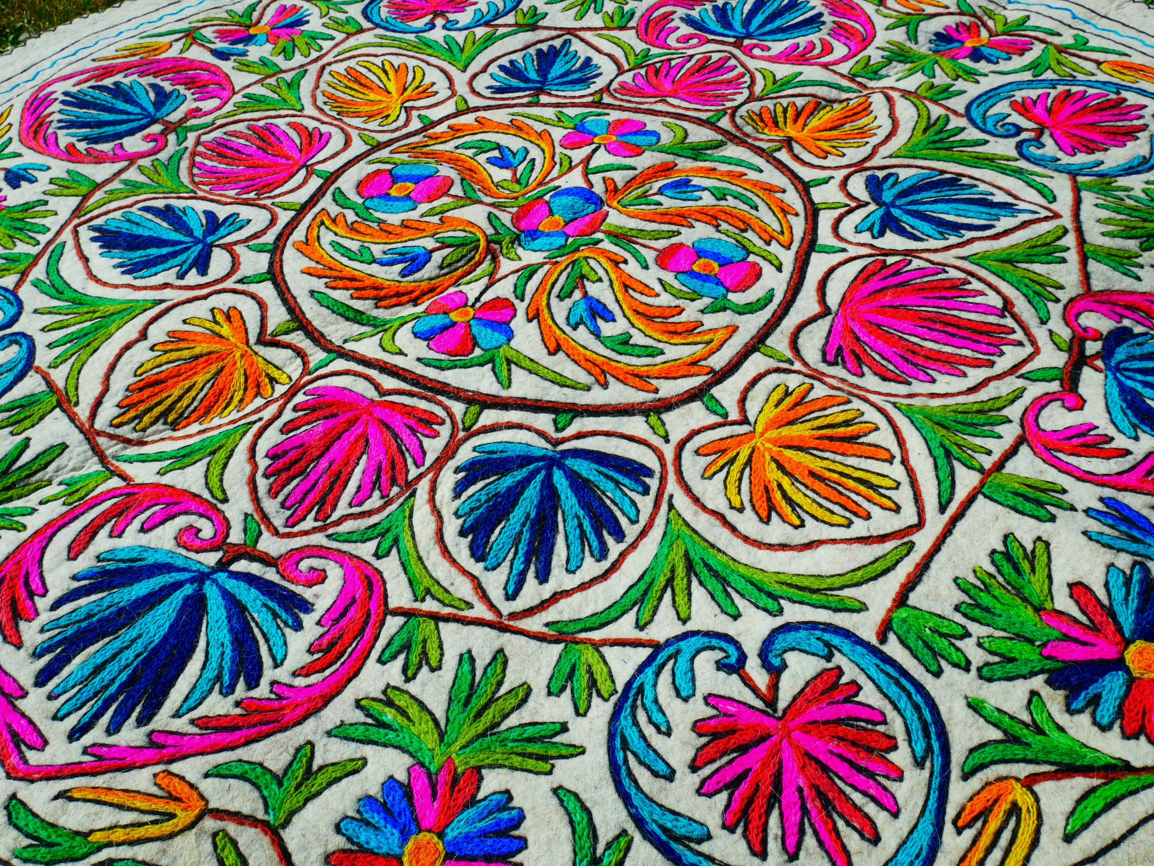 Alfombra de lana redonda de fieltro a mano de 1,83 m | Namda tradicional de Cachemira | Alfombra de piso bordada estilo bohemio