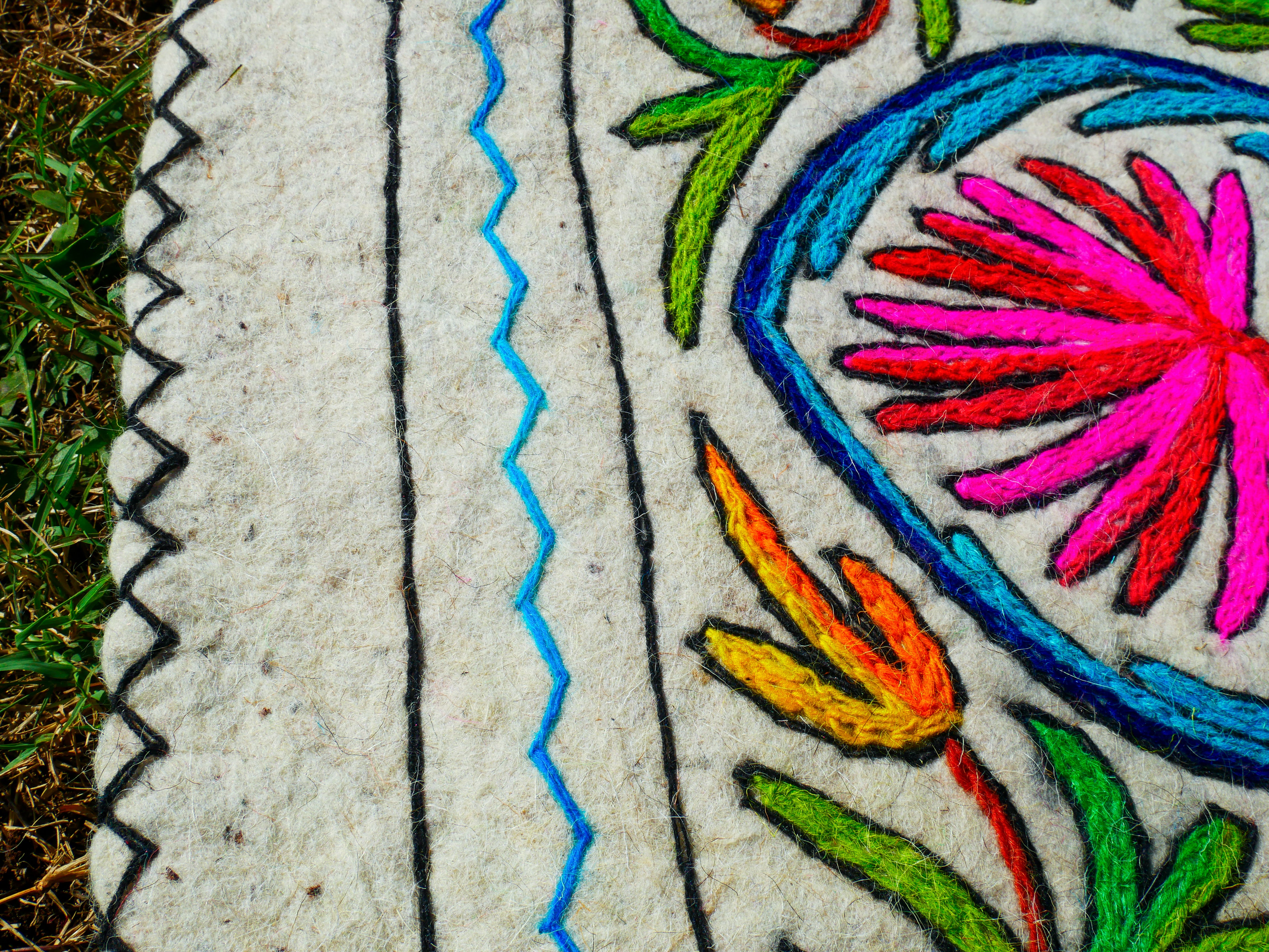 Alfombra de lana redonda de fieltro a mano de 1,83 m | Namda tradicional de Cachemira | Alfombra de piso bordada estilo bohemio