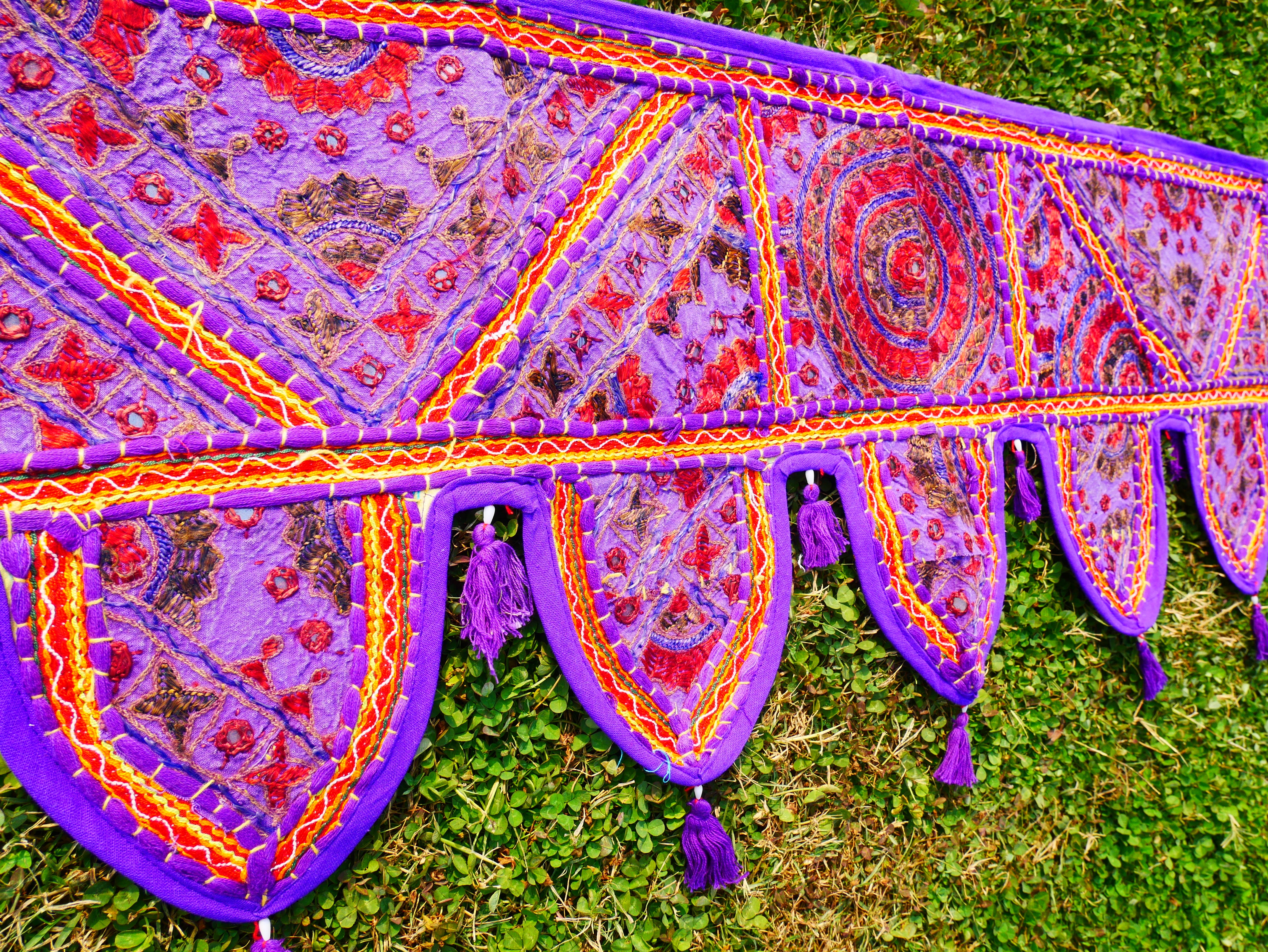 Torán bordado - Colgante de puerta indio - Cenefa de ventana boho morada