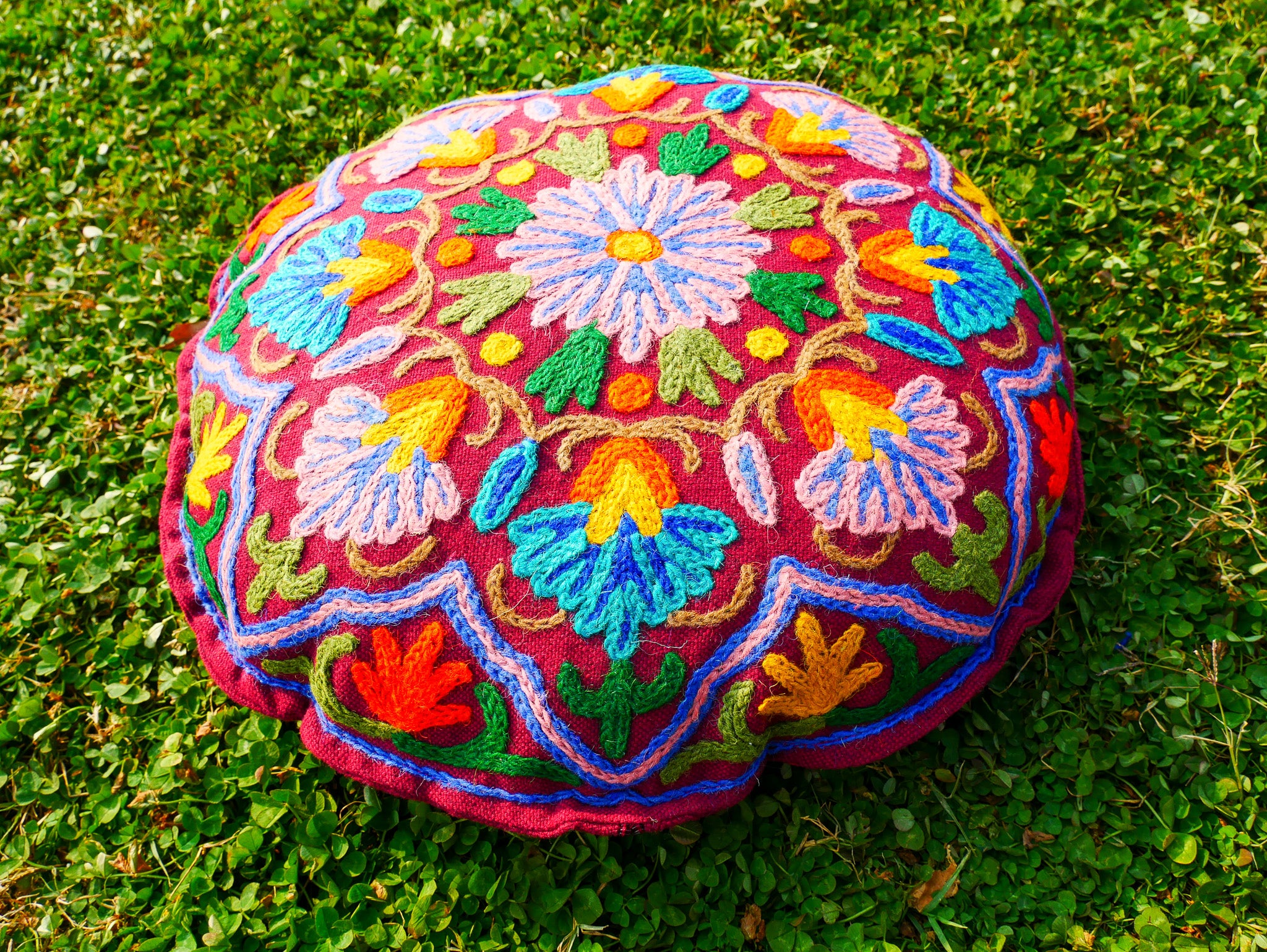 Kashmiri Bodenkissen "Shanti" runder Bodenkissenbezug | großes Meditationskissen - handbestickt - Kissenbezug