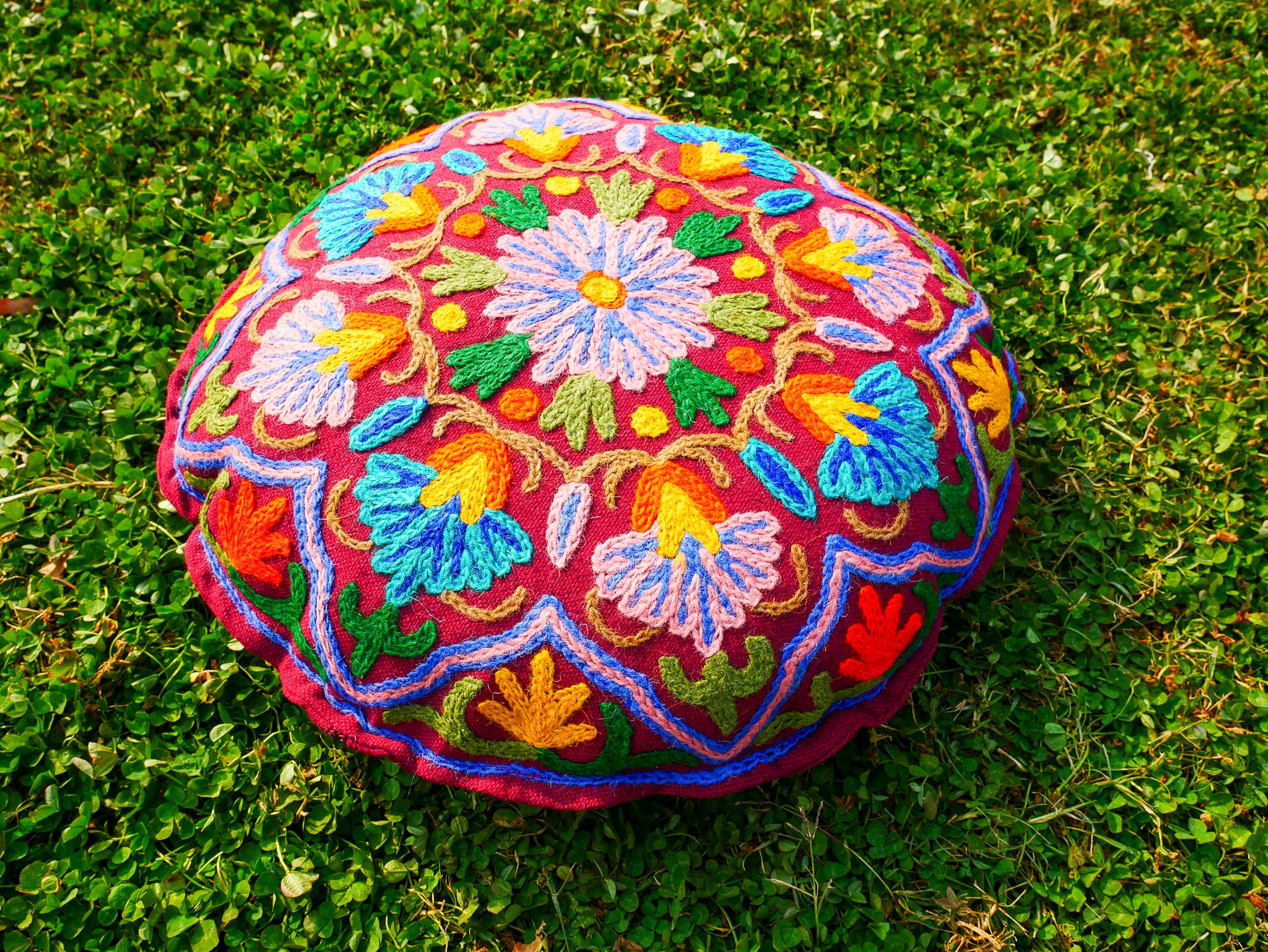 Kashmiri Bodenkissen "Shanti" runder Bodenkissenbezug | großes Meditationskissen - handbestickt - Kissenbezug