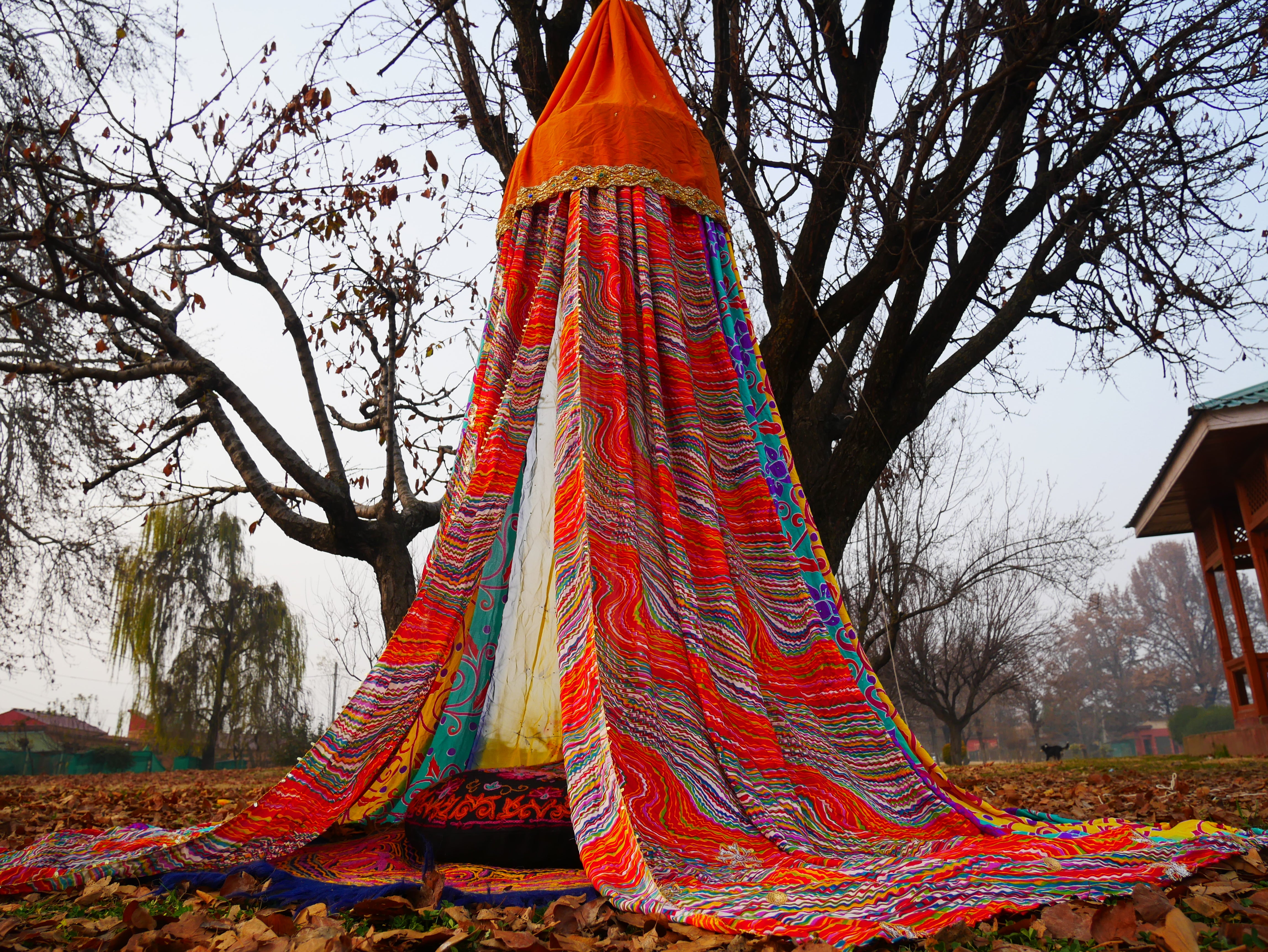 Toldo de sari - Tienda de sari - dosel de cama | telón de fondo para boda bohemia | dosel Shanti para el hogar - área de asientos en el suelo | sala de meditación