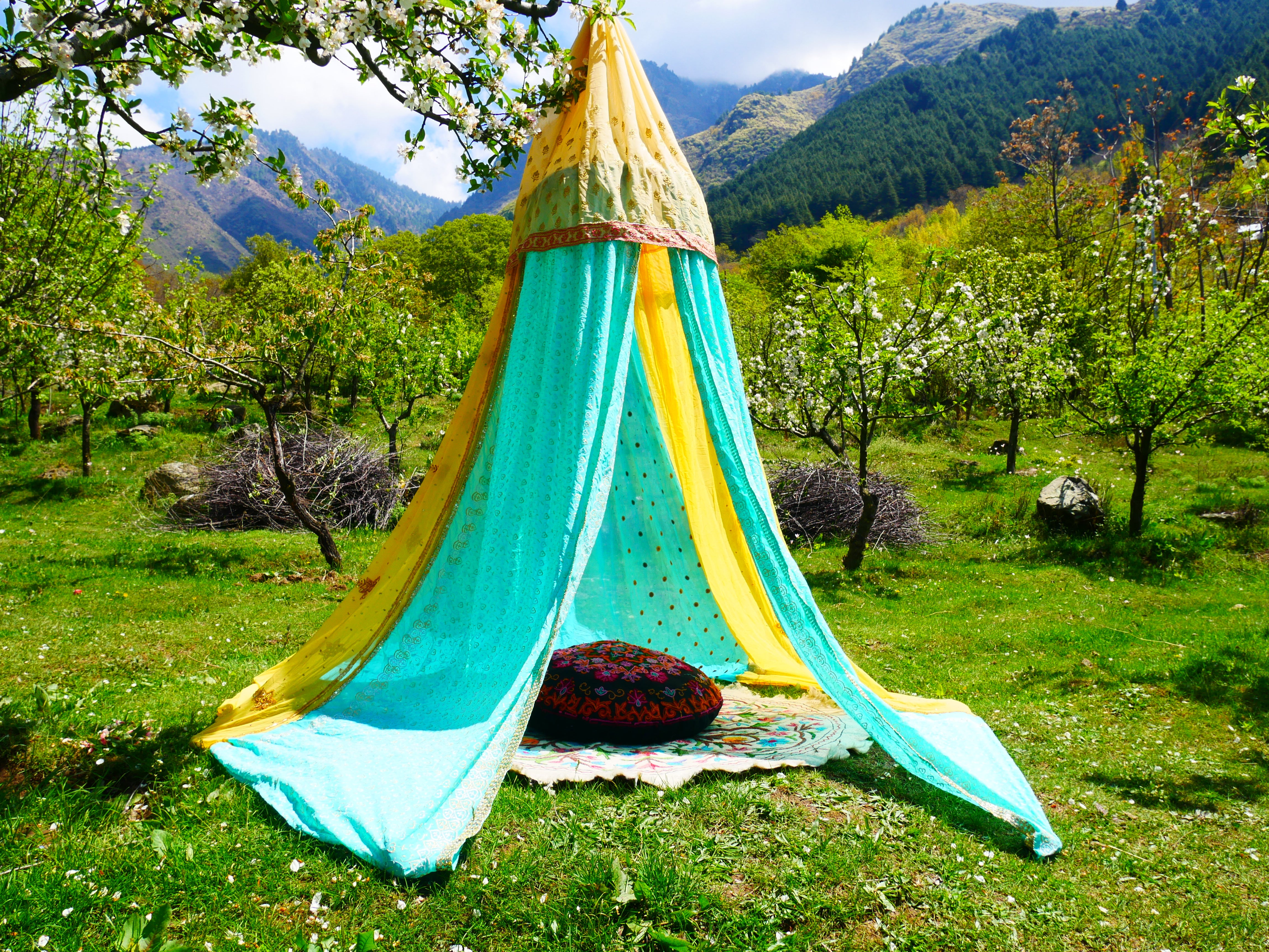 Tienda de sari, baldaquino indio - dosel de cama bohemio | telón de fondo para bodas bohemias - decoración hippie - zona de asientos en el suelo | sala de meditación - baldaquino Shanti