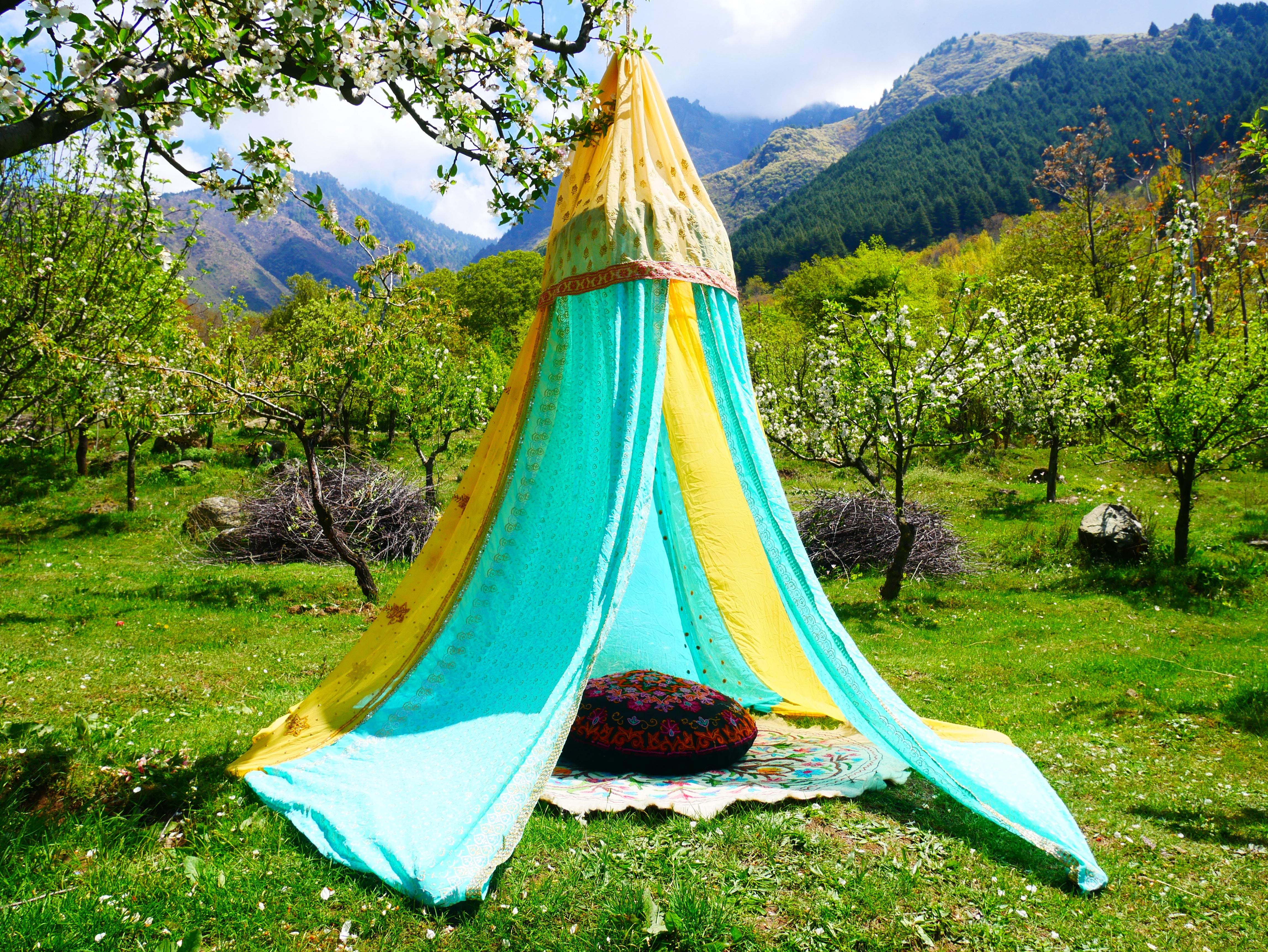 Tienda de sari, baldaquino indio - dosel de cama bohemio | telón de fondo para bodas bohemias - decoración hippie - zona de asientos en el suelo | sala de meditación - baldaquino Shanti