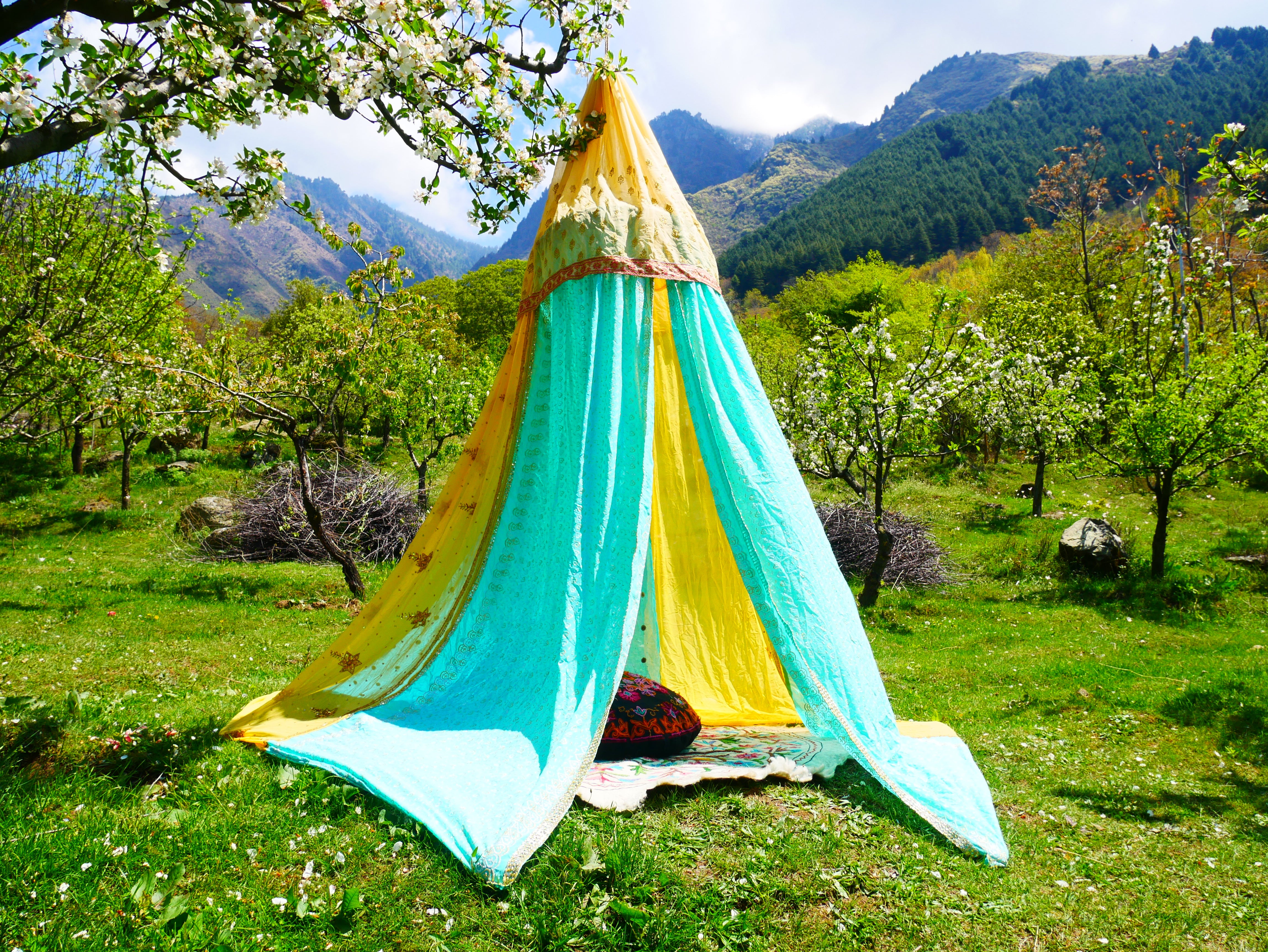 Tienda de sari, baldaquino indio - dosel de cama bohemio | telón de fondo para bodas bohemias - decoración hippie - zona de asientos en el suelo | sala de meditación - baldaquino Shanti