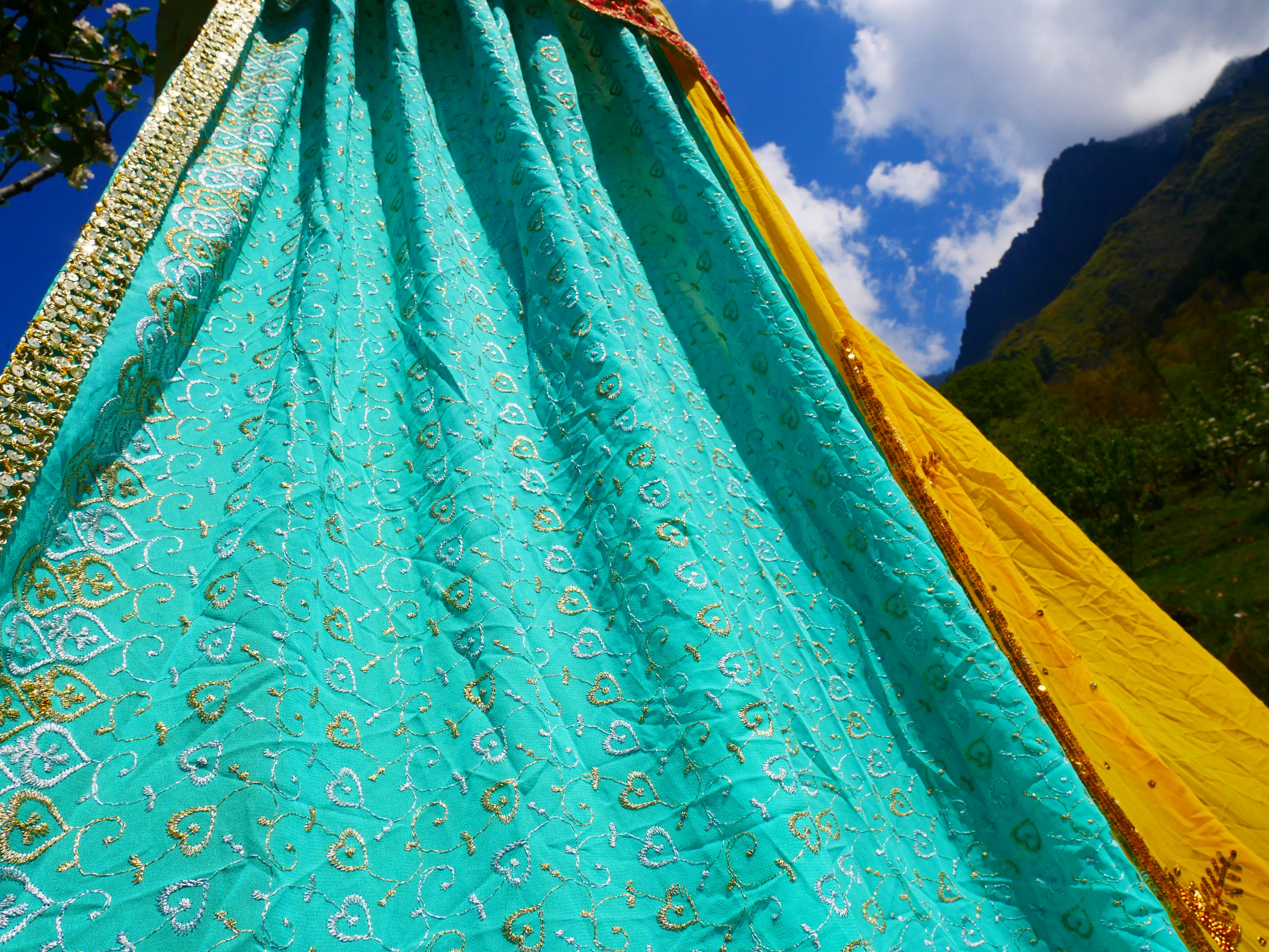 Tienda de sari, baldaquino indio - dosel de cama bohemio | telón de fondo para bodas bohemias - decoración hippie - zona de asientos en el suelo | sala de meditación - baldaquino Shanti