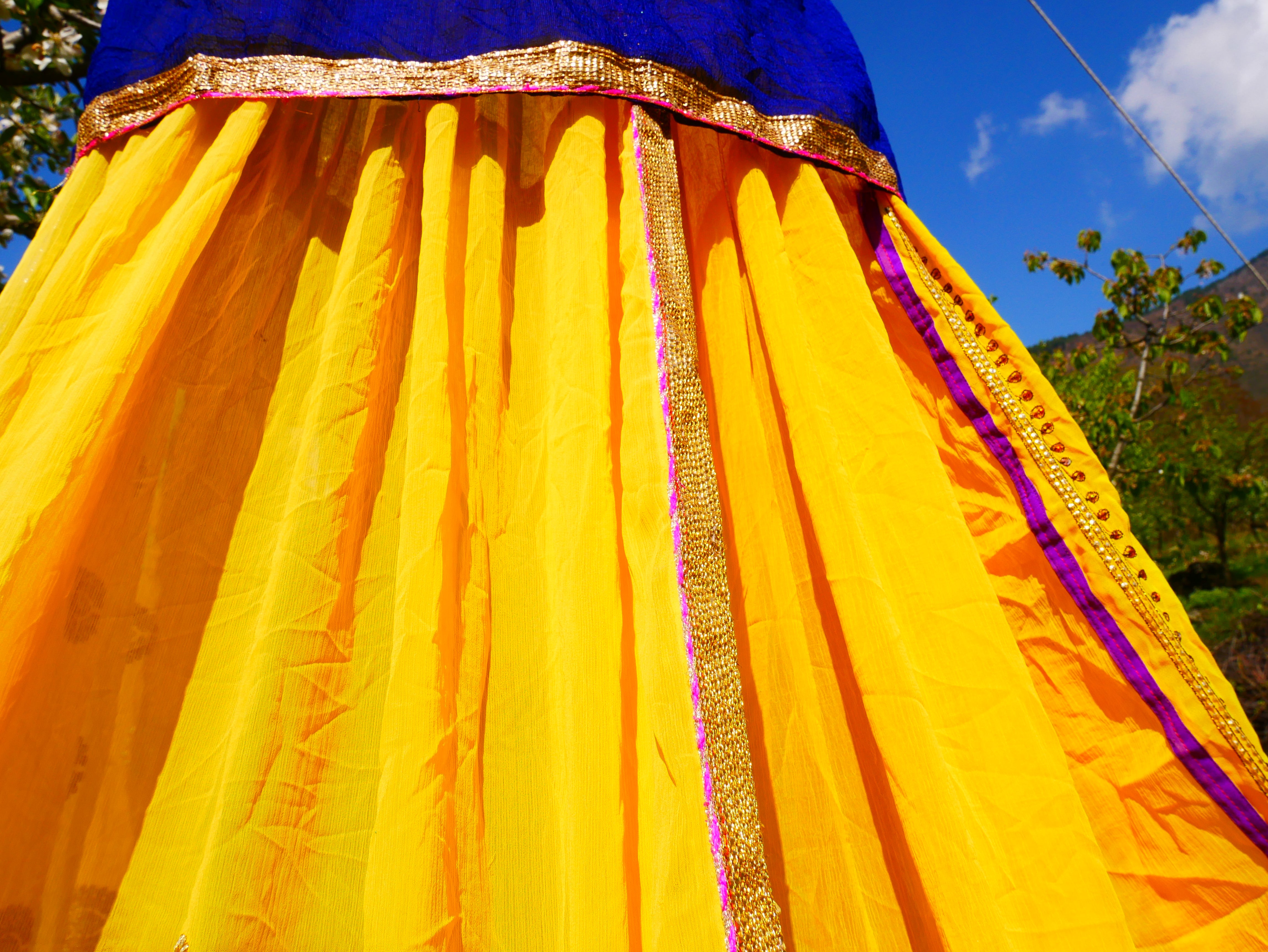 Tienda de sari, baldaquín Shanti - baldaquín bohemio para cama | telón de fondo para bodas bohemias - decoración hippie - área de asientos en el suelo | sala de meditación