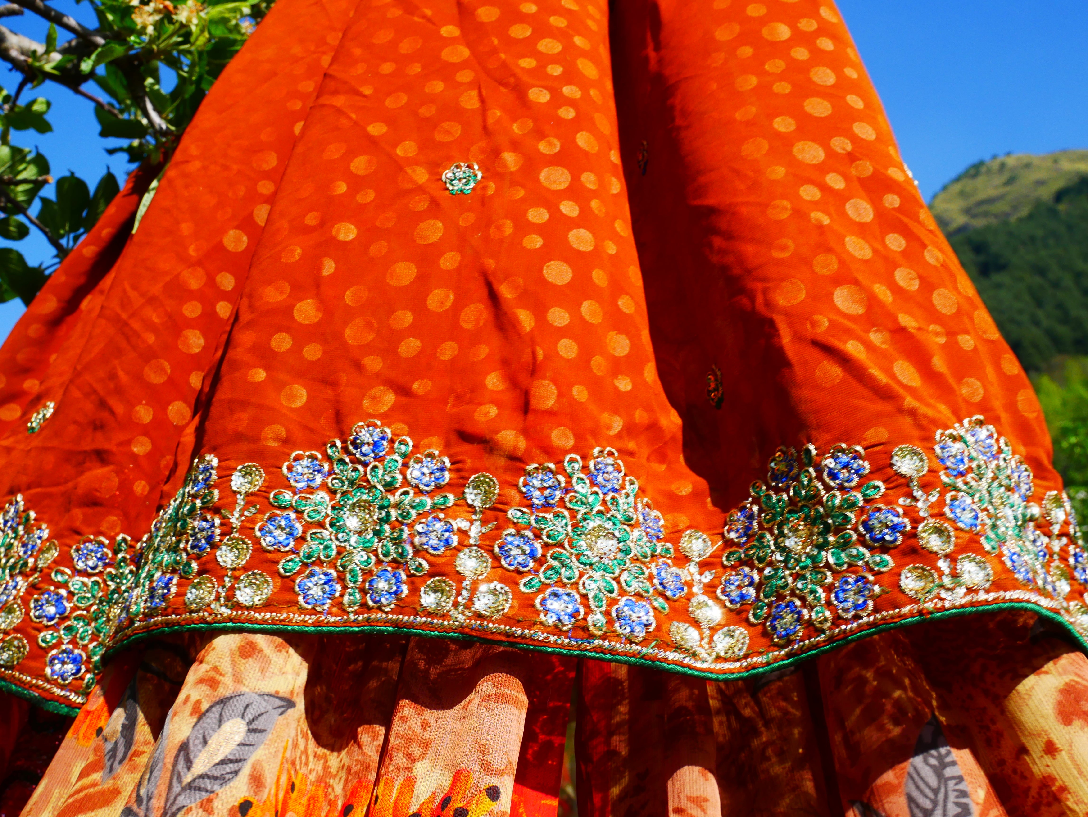 Tienda de sari con dosel kashmiri - Dosel para cama | Decoración para festivales o glamping - Dosel Shanti para espacios de meditación o tienda de juegos para niños