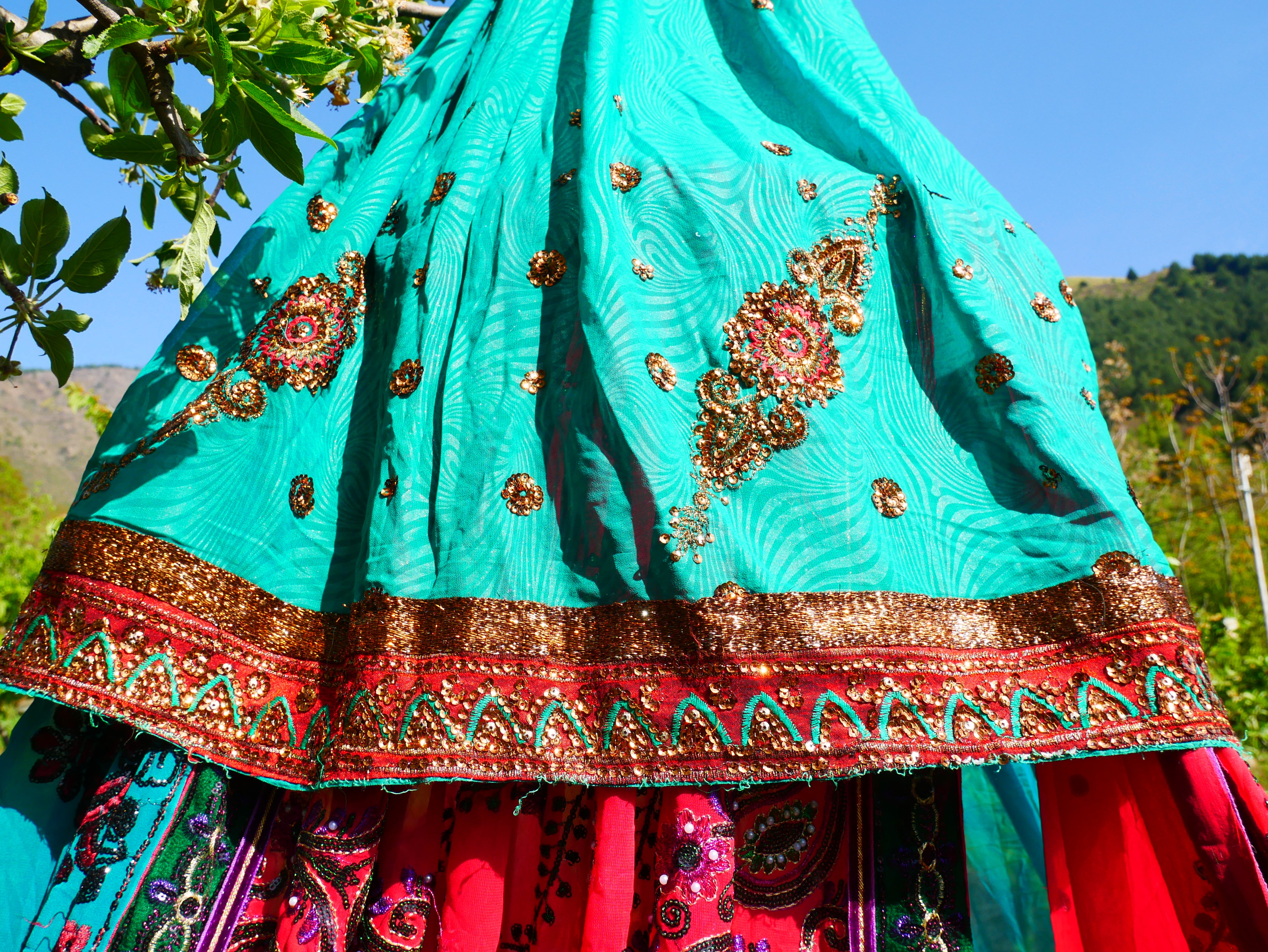 Tienda Shanti Canopy para sari - dosel para cama | Baldaquino de Cachemira para espacios de meditación o rincones de lectura