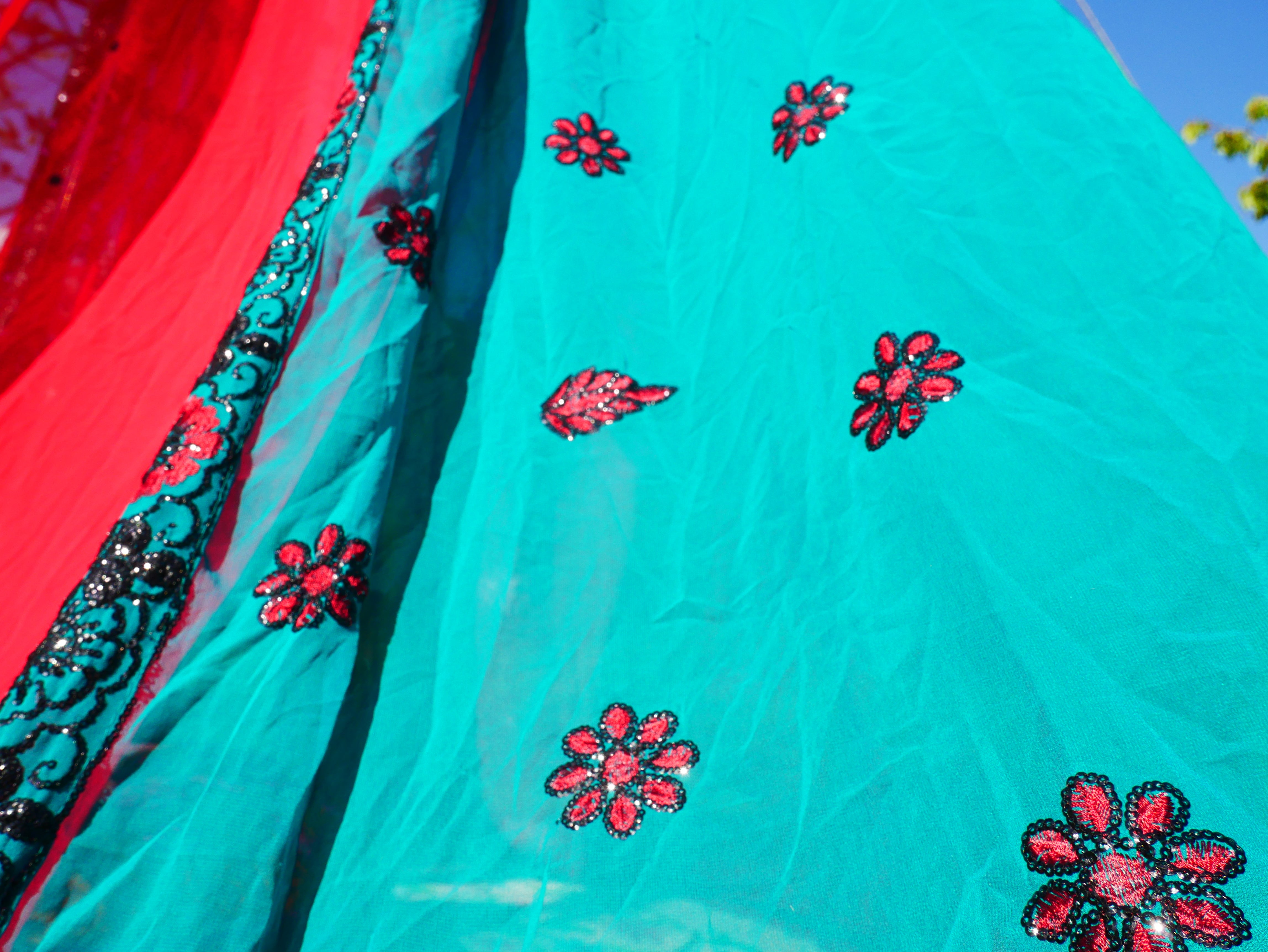 Tienda Shanti Canopy para sari - dosel para cama | Baldaquino de Cachemira para espacios de meditación o rincones de lectura