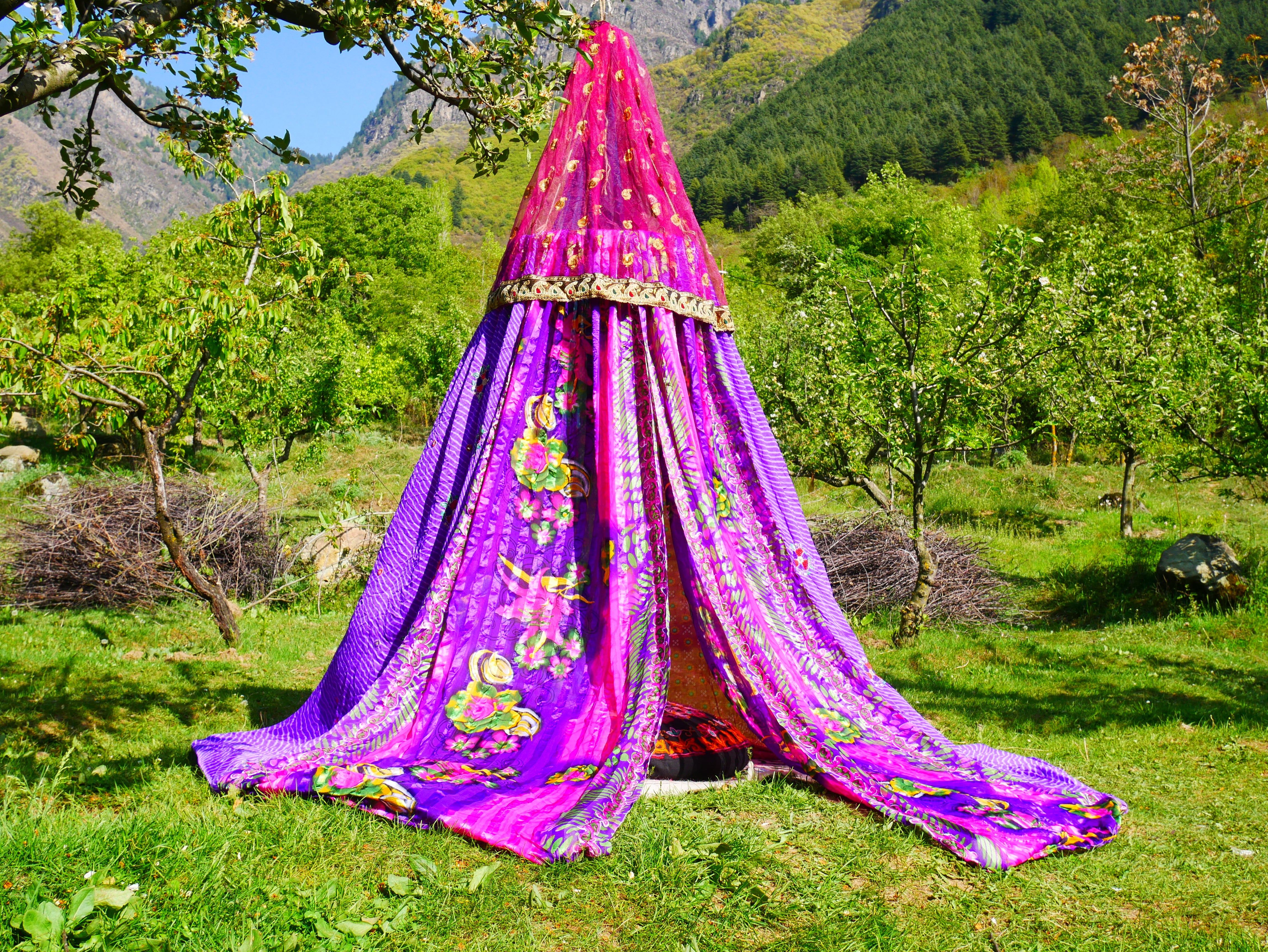Saree canopy - indoor tent - bed canopy | bohemian wedding backdrop | meditation room - reading nook
