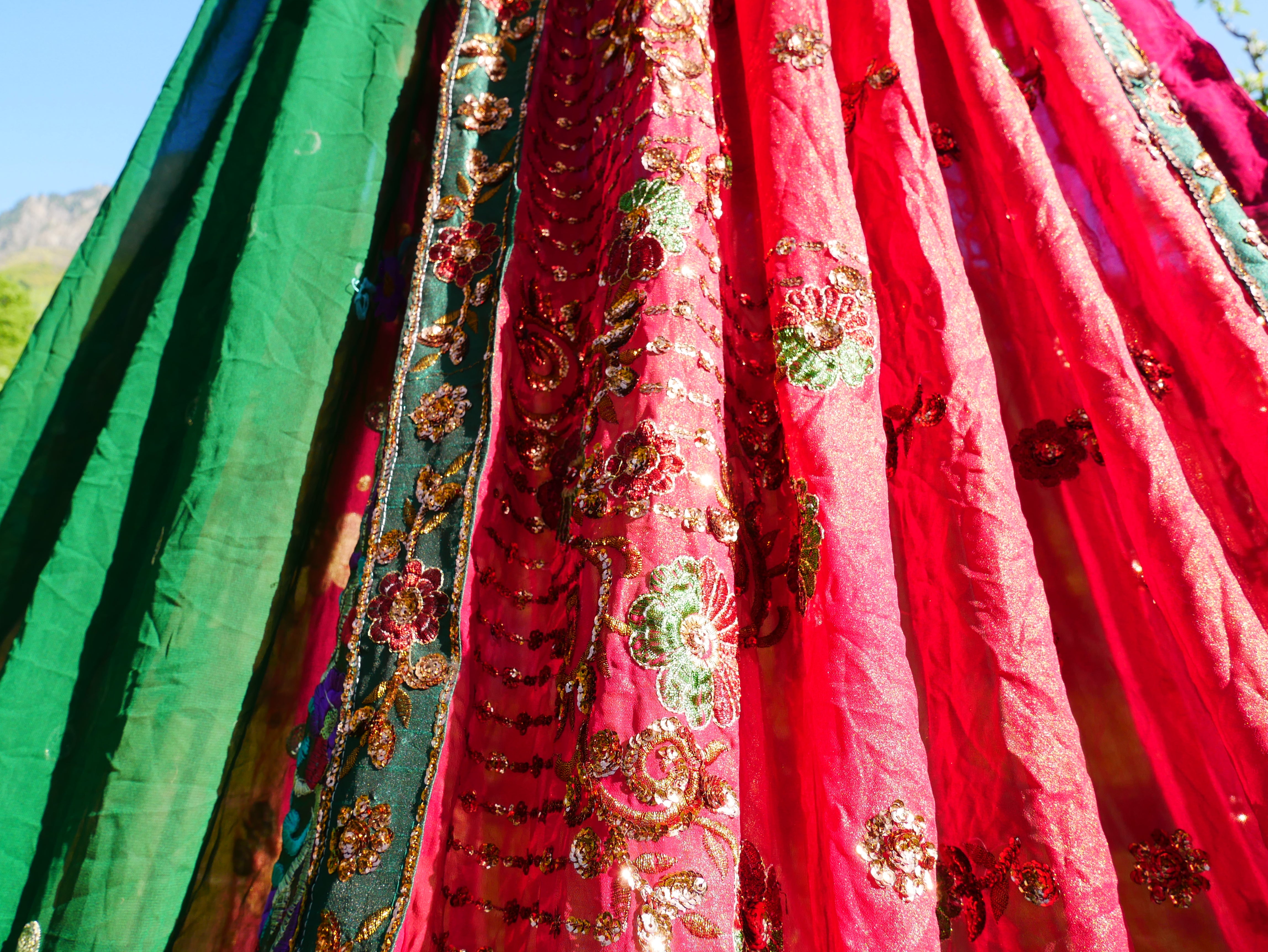 Tienda Shanti Canopy para sari - dosel para cama | Baldaquino de Cachemira para espacios de meditación o rincones de lectura