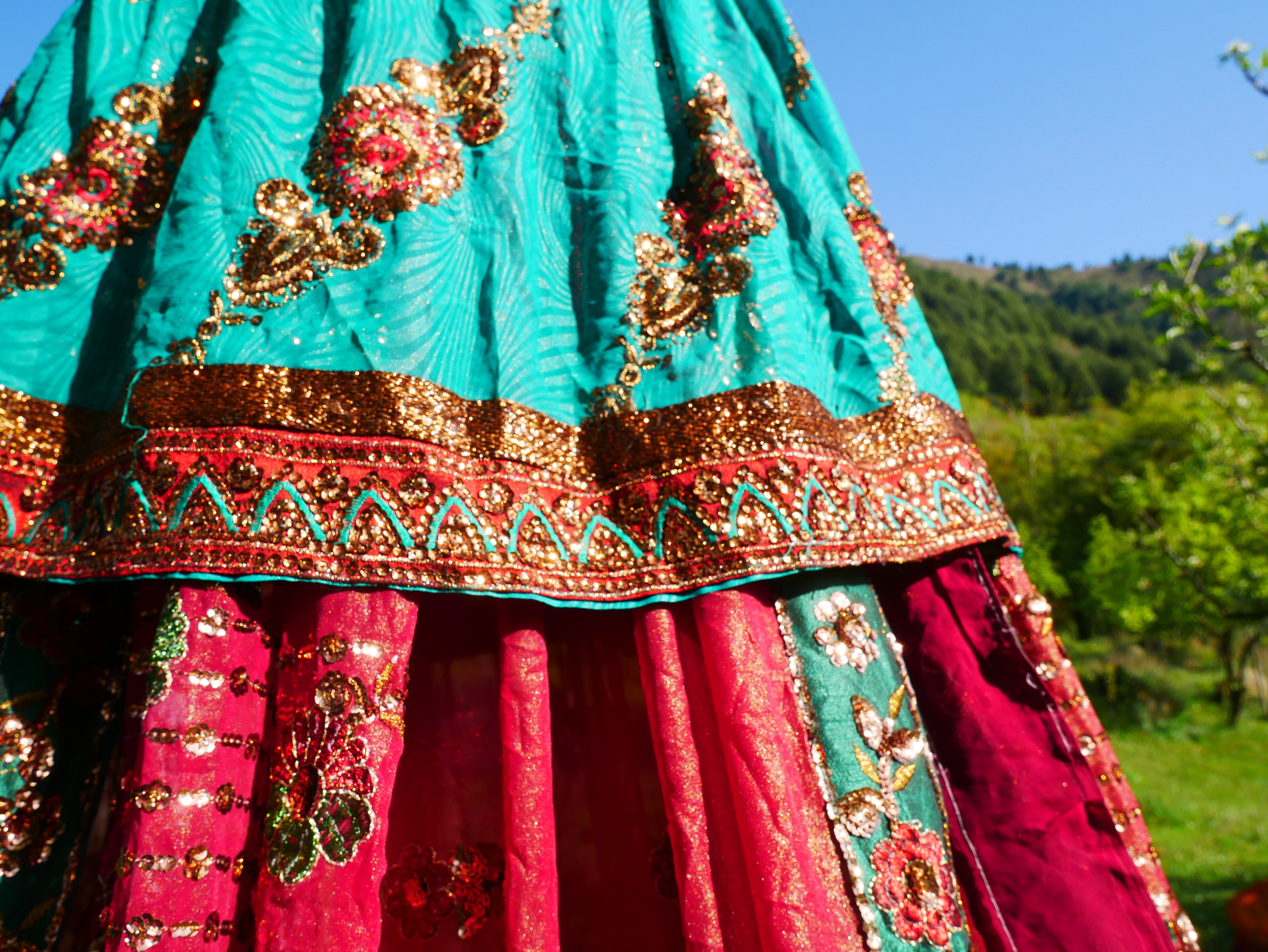 Tienda Shanti Canopy para sari - dosel para cama | Baldaquino de Cachemira para espacios de meditación o rincones de lectura