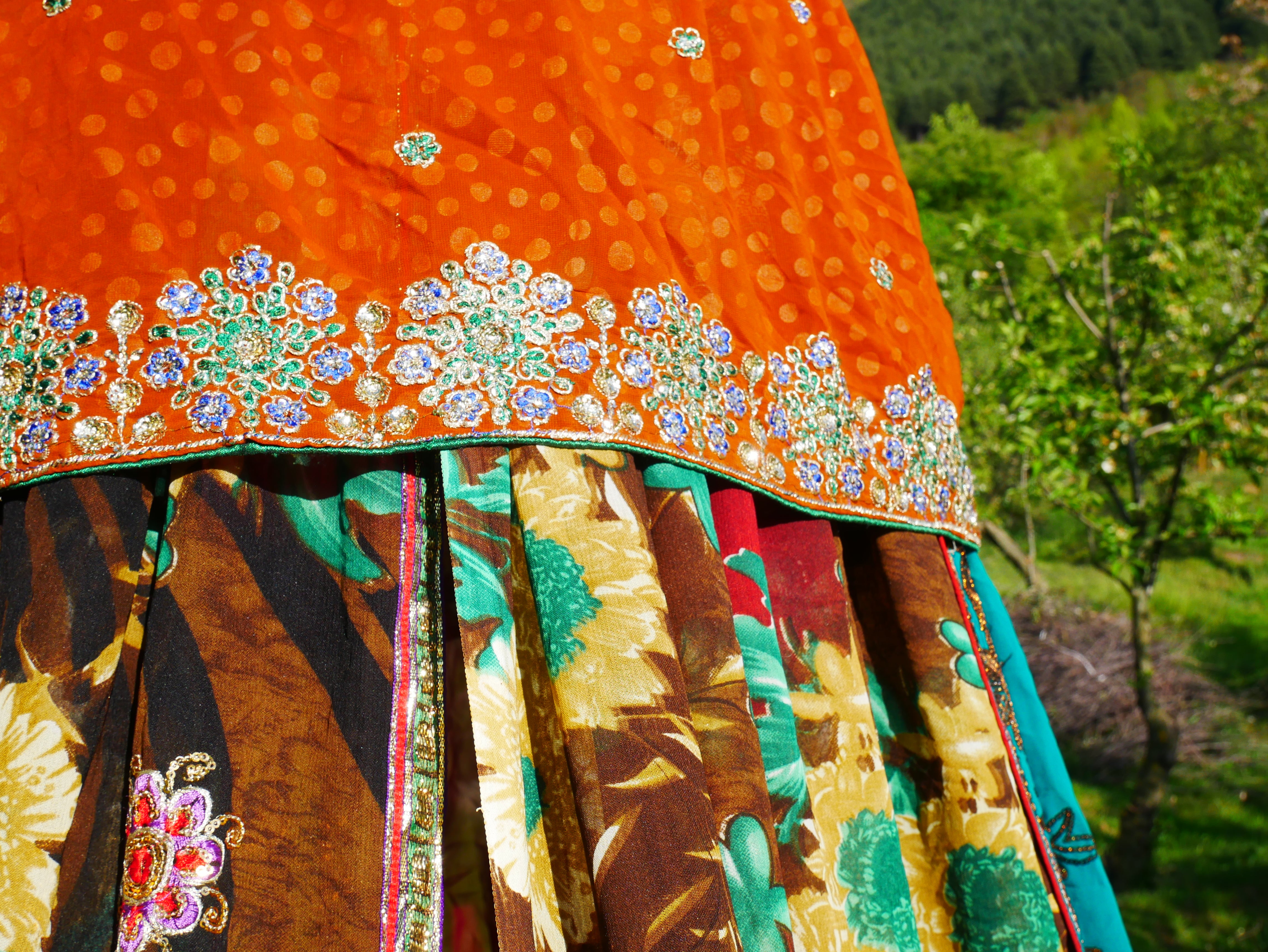 Tienda de sari con dosel kashmiri - Dosel para cama | Decoración para festivales o glamping - Dosel Shanti para espacios de meditación o tienda de juegos para niños