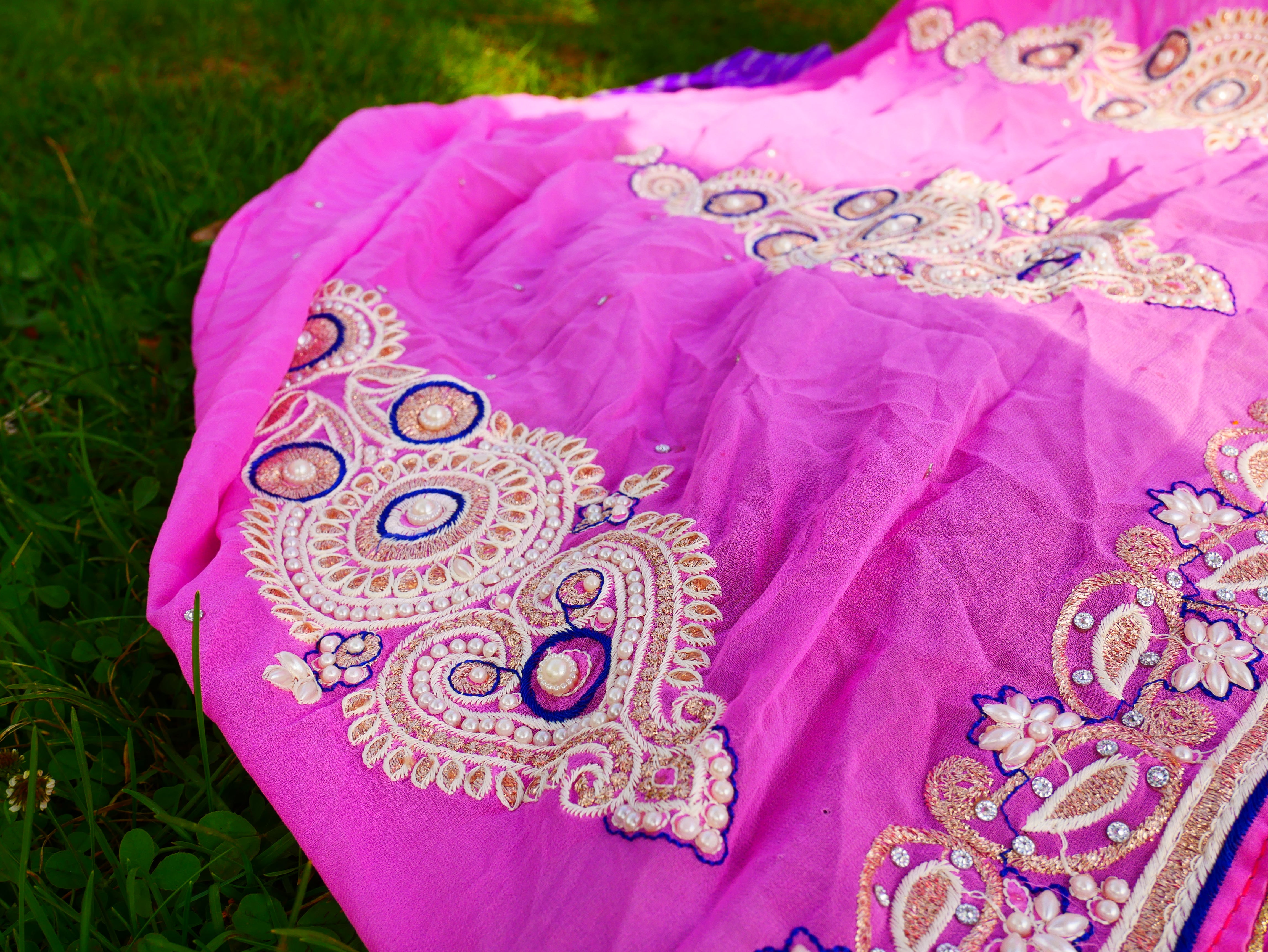 Boho Baldachin - Saree Zelt - Betthimmel | böhmische Hochzeitskulisse – Hippie-Dekor – Sitzbereich auf dem Boden | Meditationsraum - Shanti-Baldachin