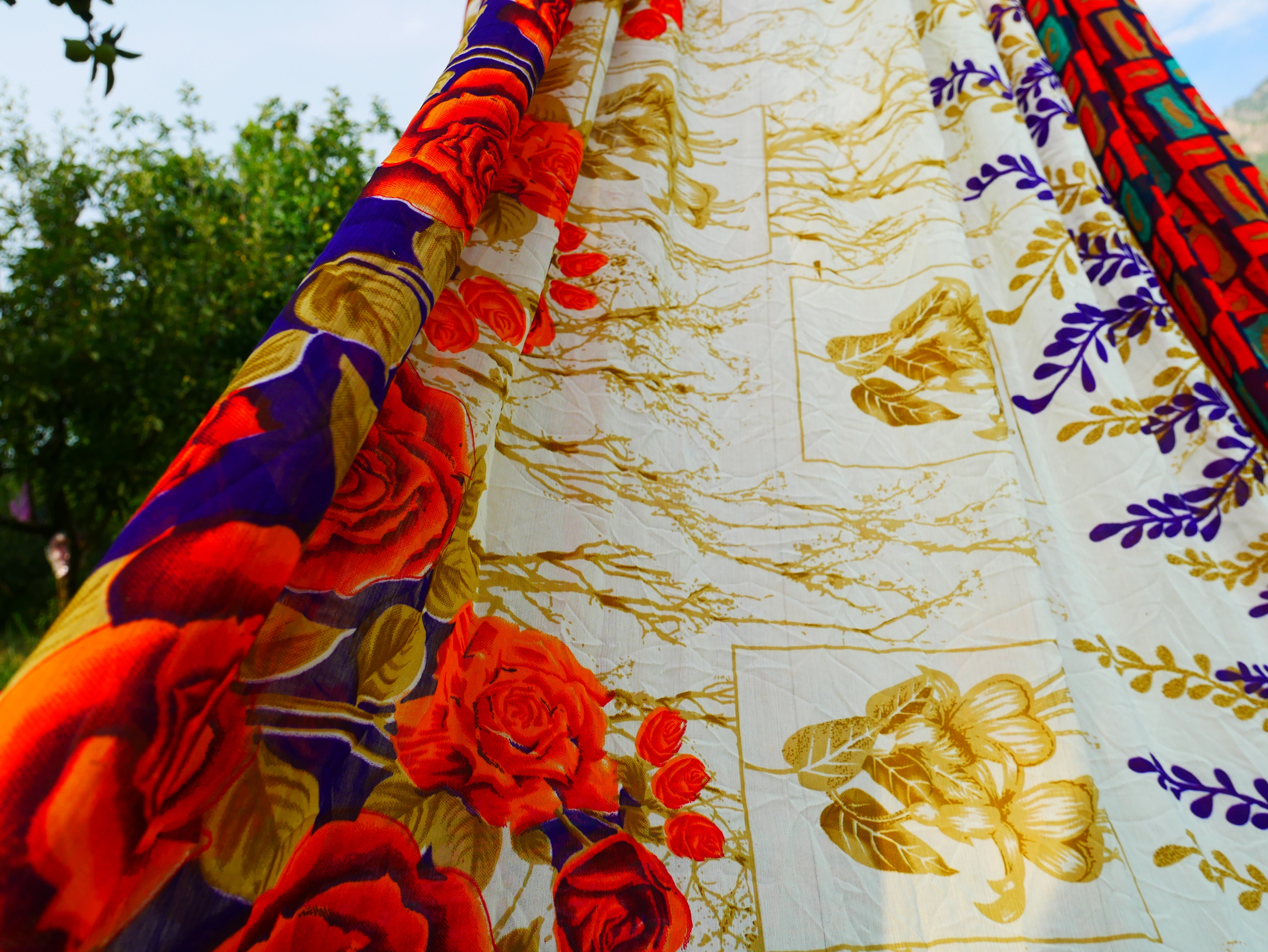 Boho Baldachin - Saree Zelt - Betthimmel | böhmische Hochzeitskulisse – Hippie-Dekor – Sitzbereich auf dem Boden | Meditationsraum - Shanti-Baldachin